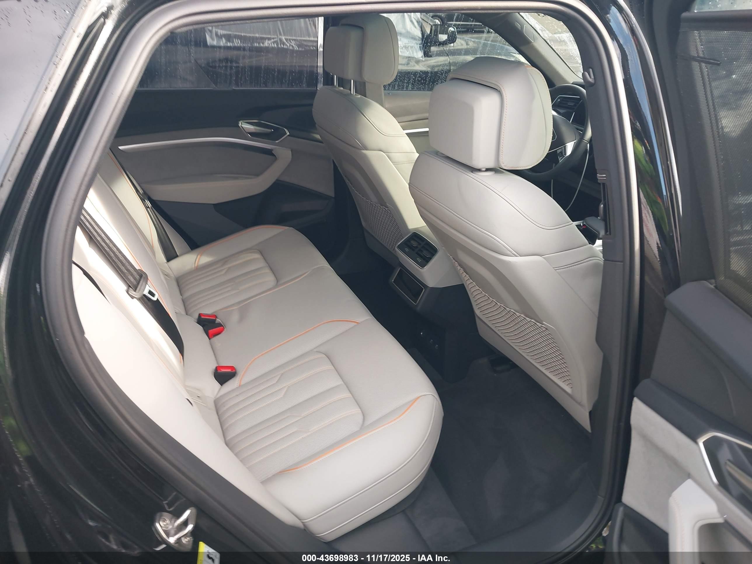AUDI Q8 image 8