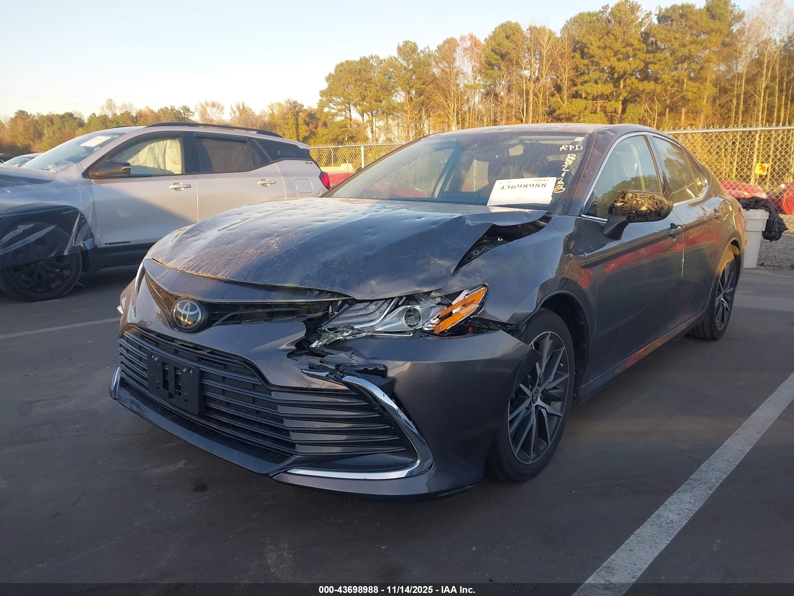 TOYOTA CAMRY image 2