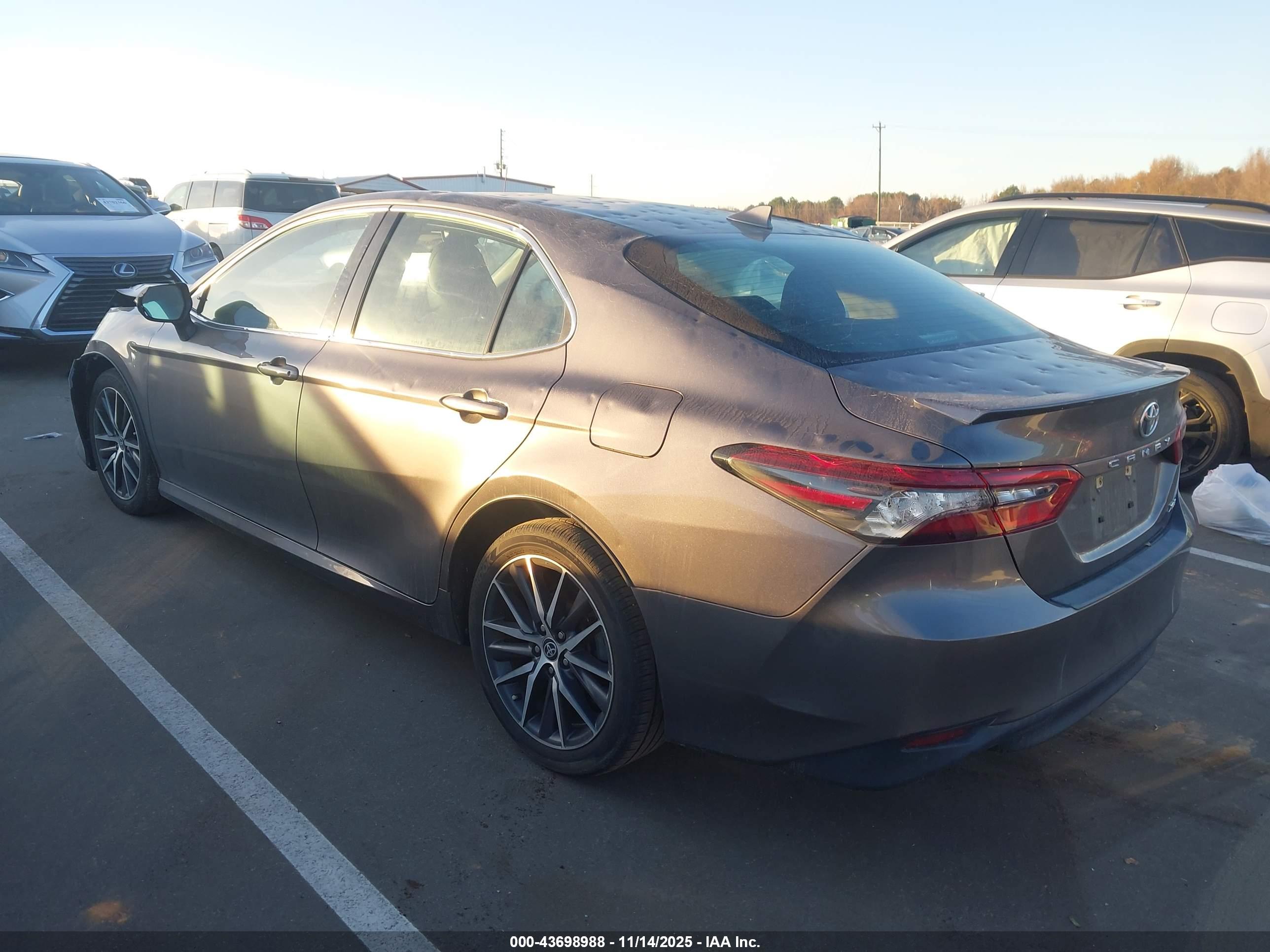 TOYOTA CAMRY image 3