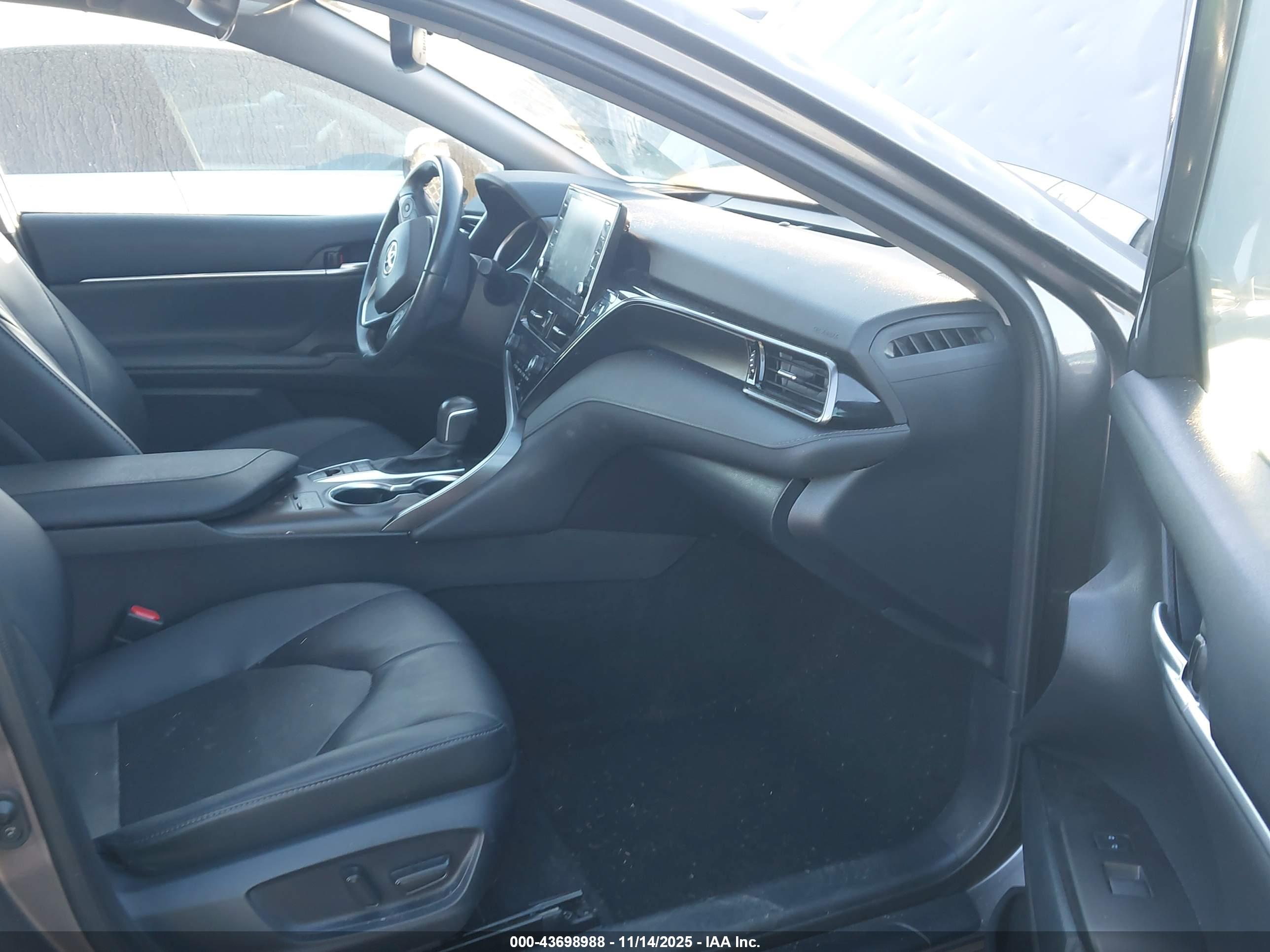 TOYOTA CAMRY image 5
