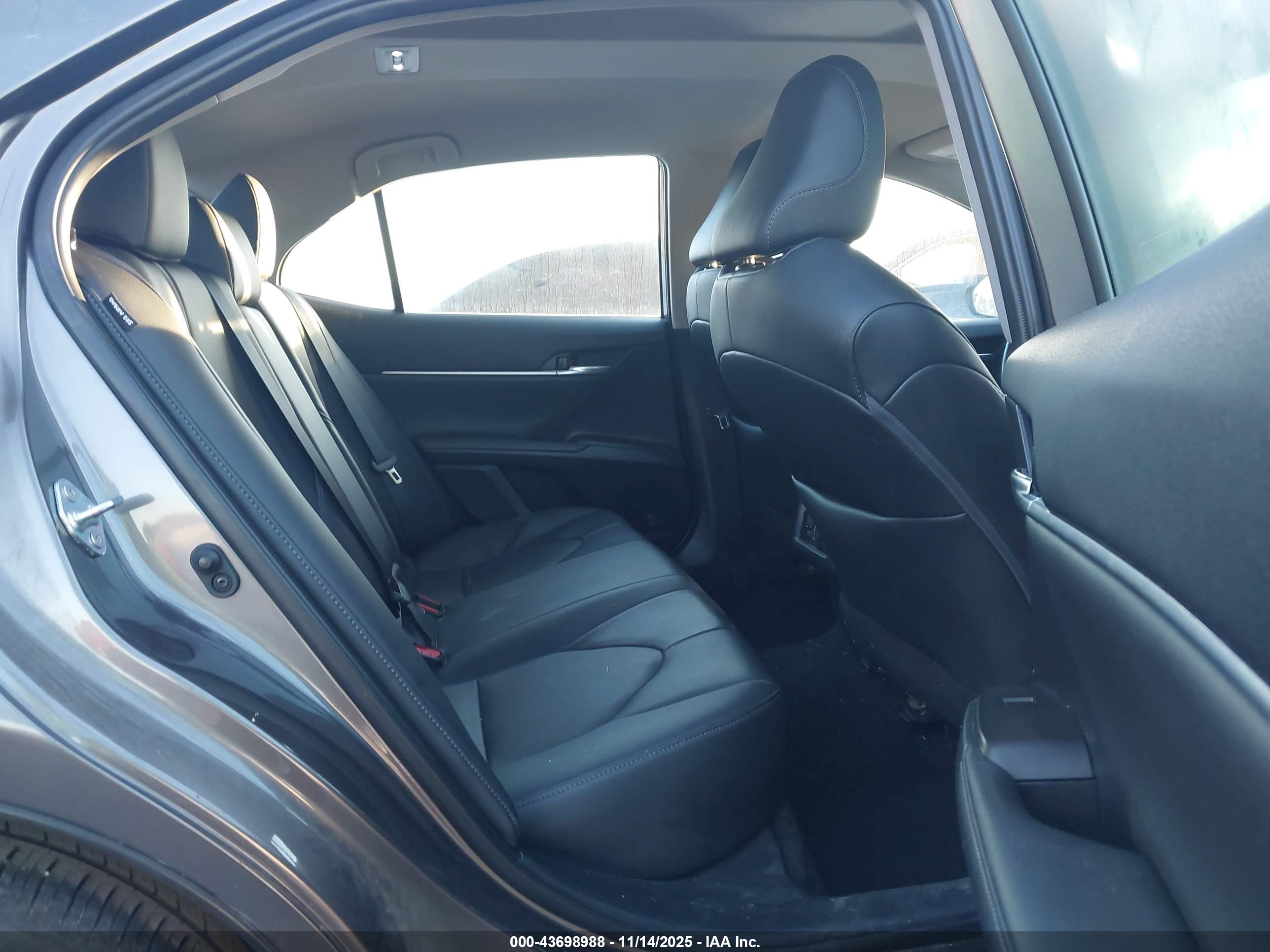 TOYOTA CAMRY image 8