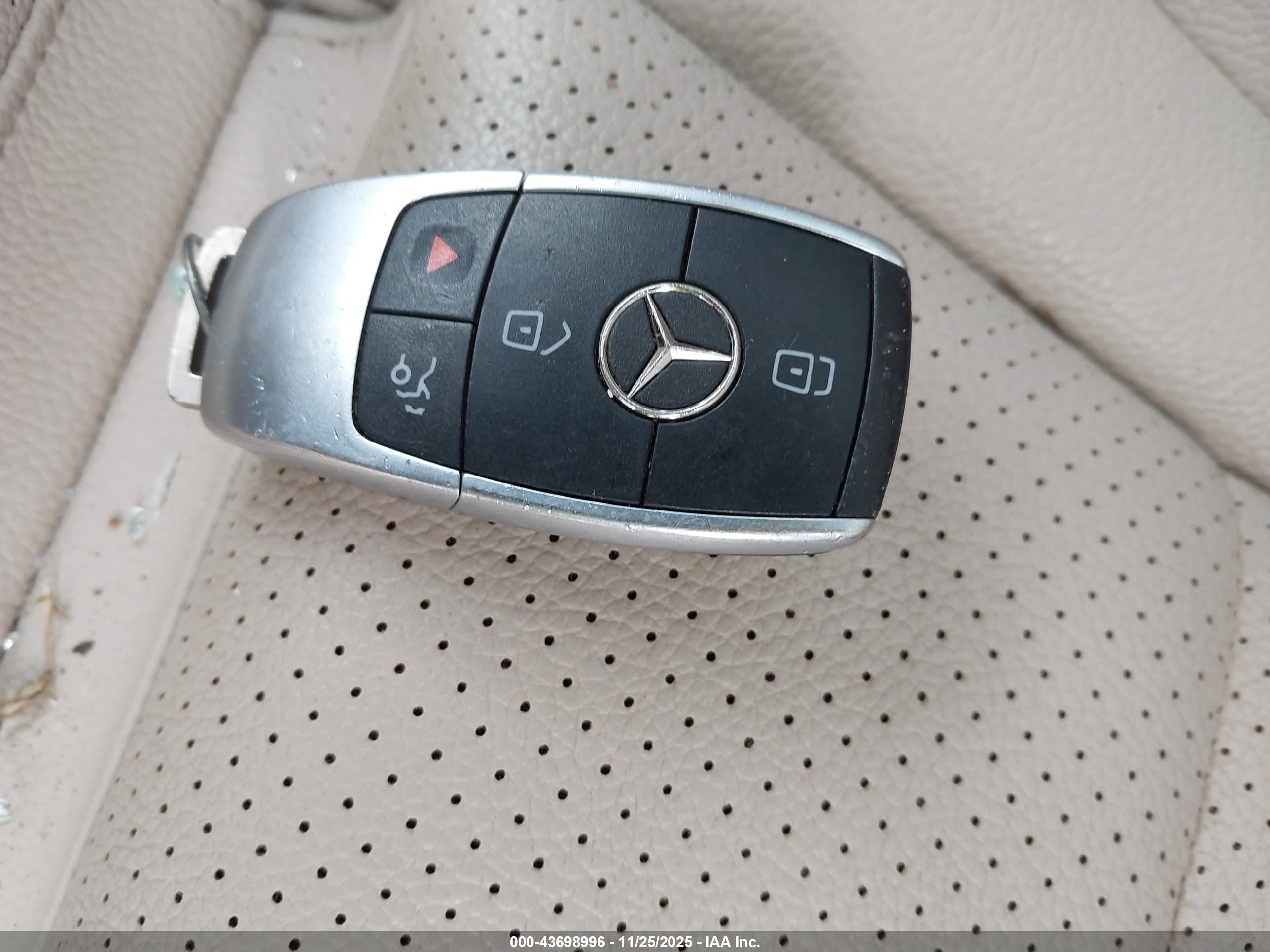 MERCEDES-BENZ GLC image 11