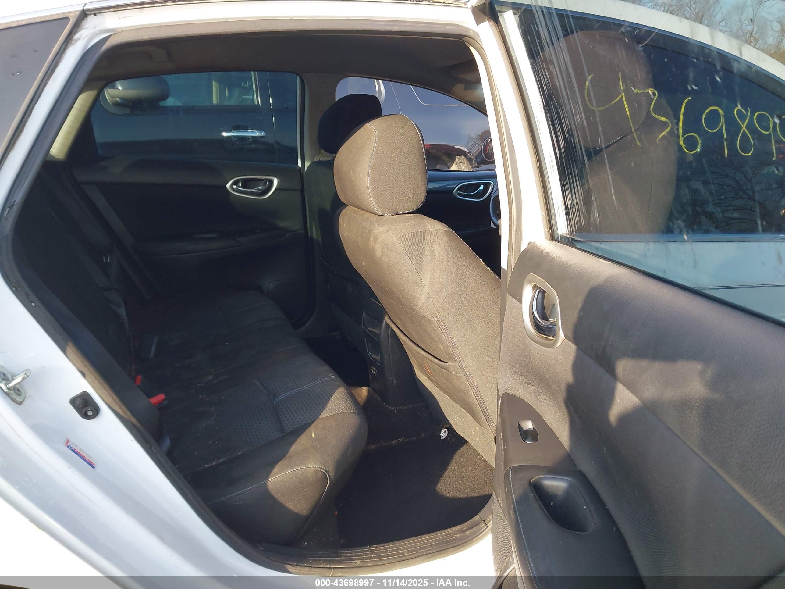 NISSAN SENTRA image 8