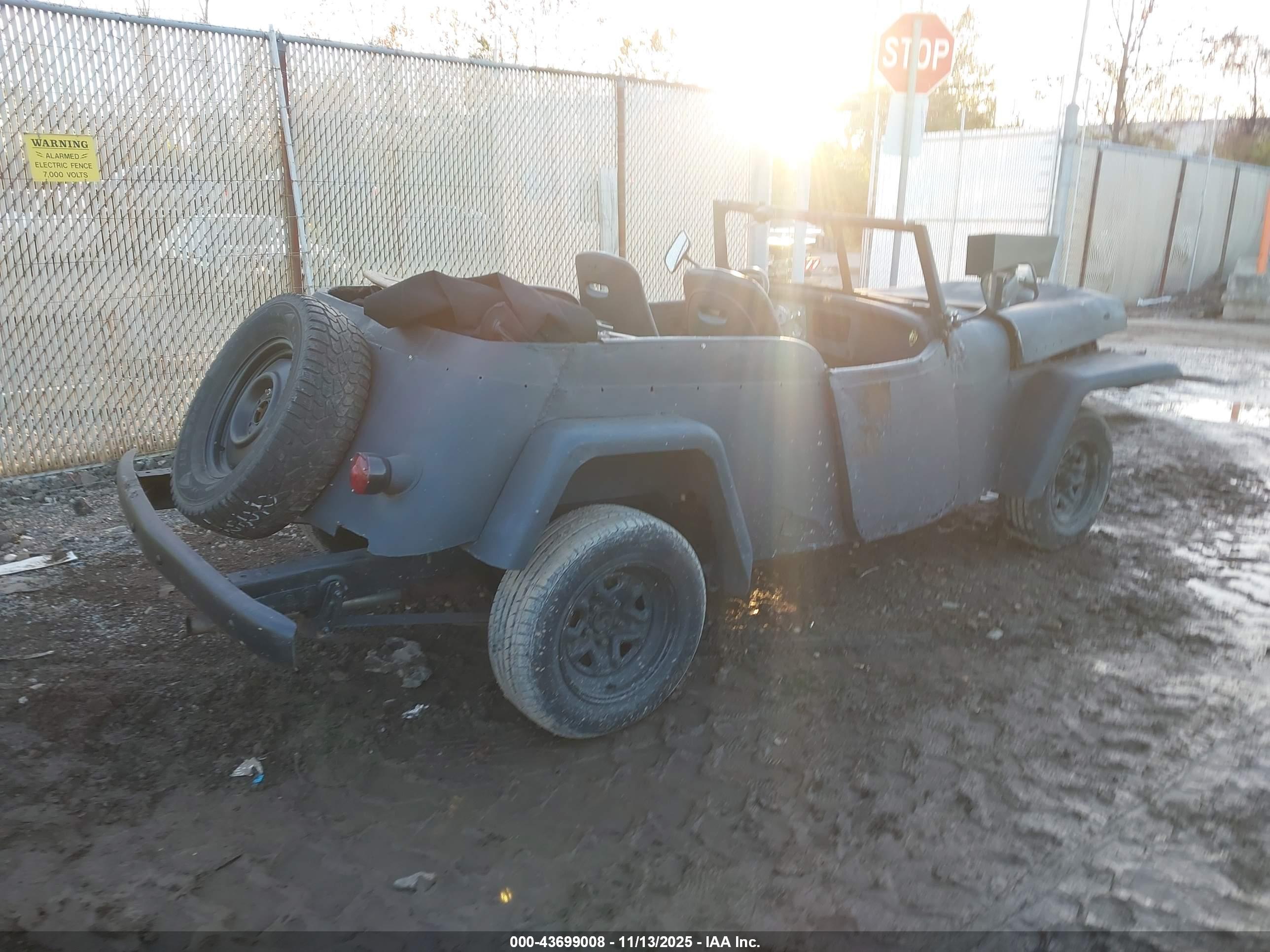 WILLYS-OVERLAND JEEPSTER image 4