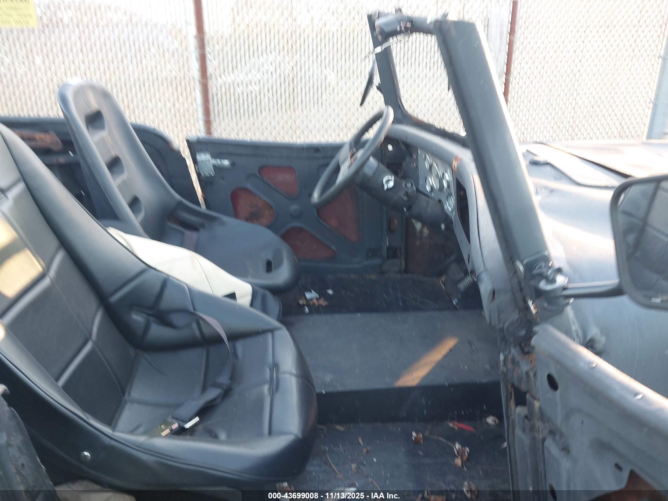WILLYS-OVERLAND JEEPSTER image 5