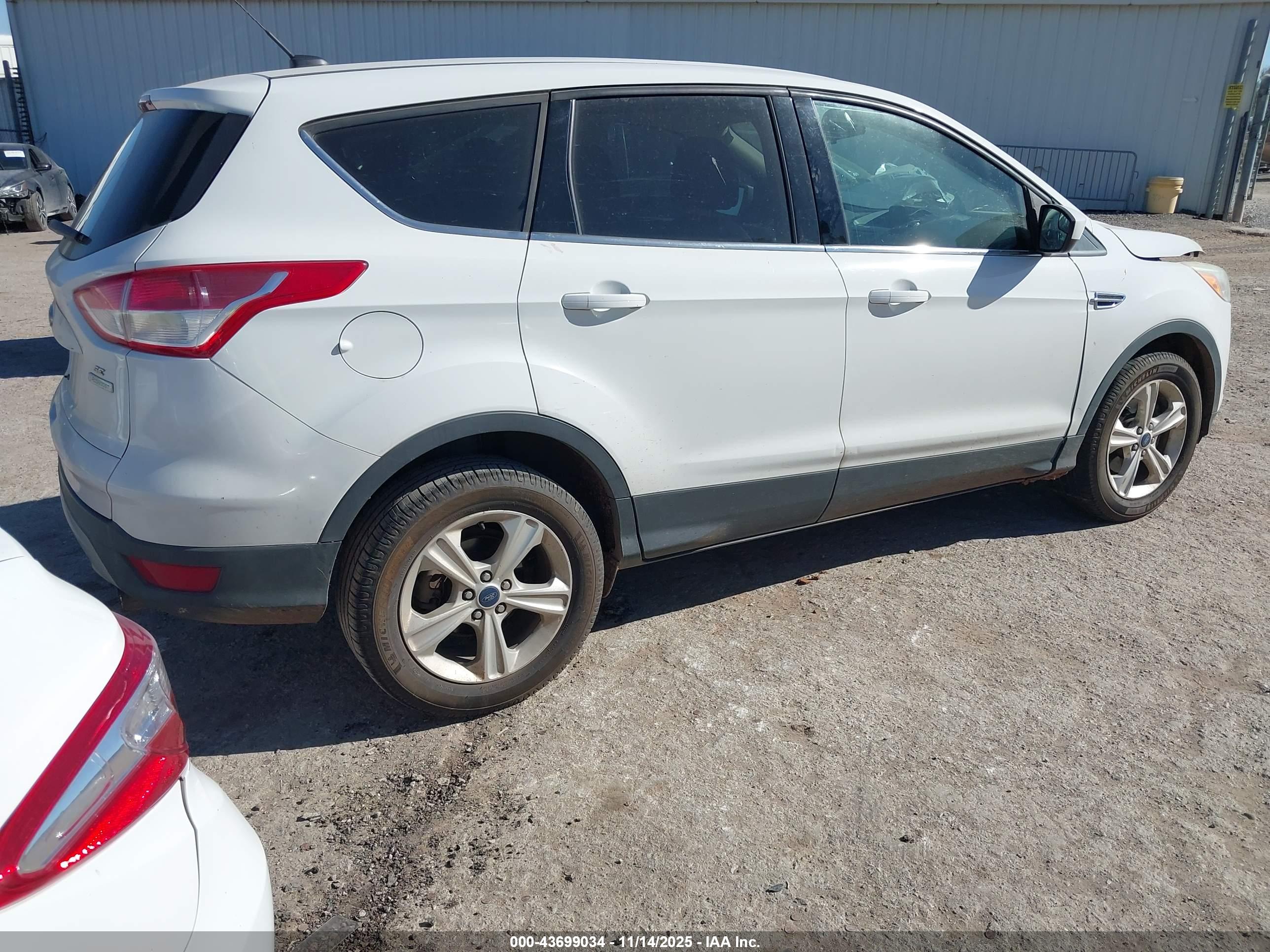 FORD ESCAPE image 4
