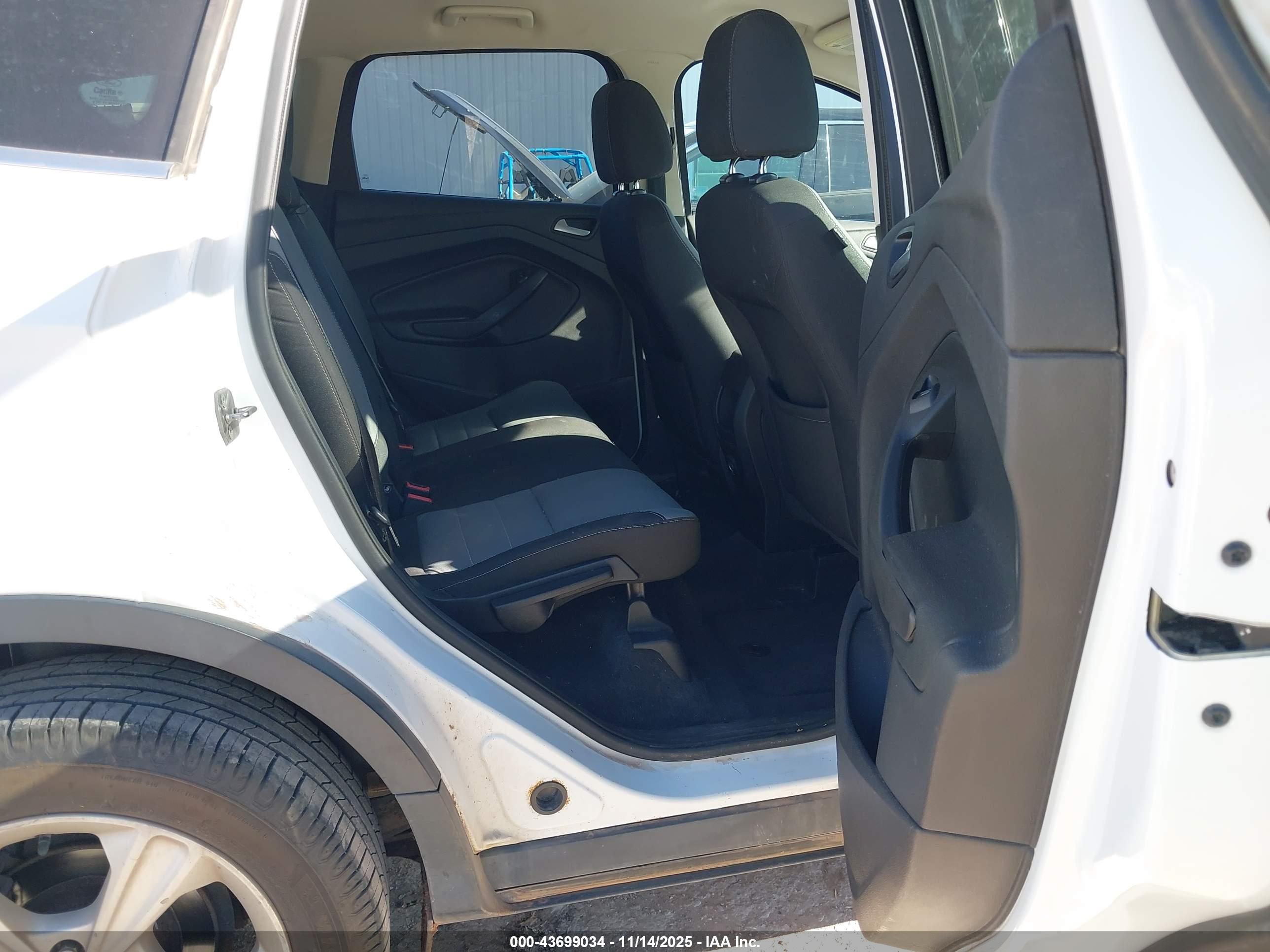 FORD ESCAPE image 8