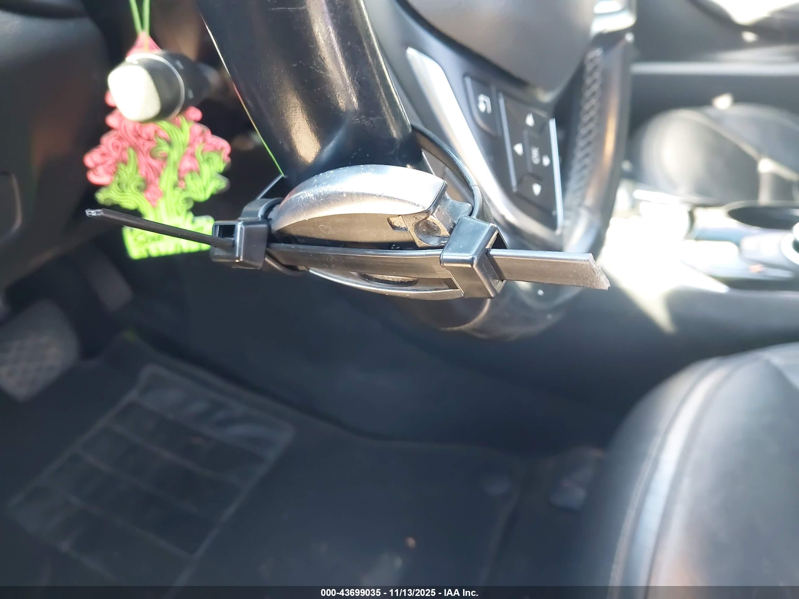 INFINITI QX30 image 11