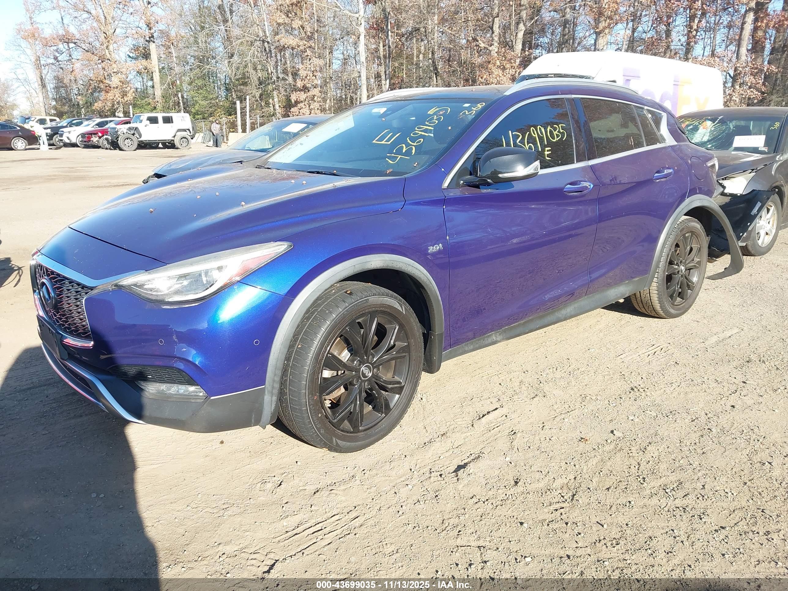 INFINITI QX30 image 2