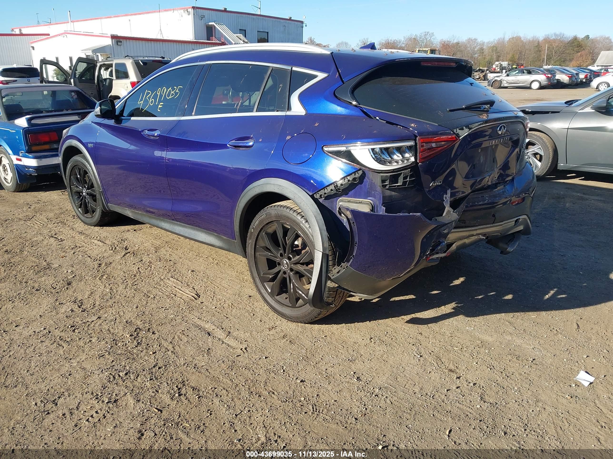 INFINITI QX30 image 3