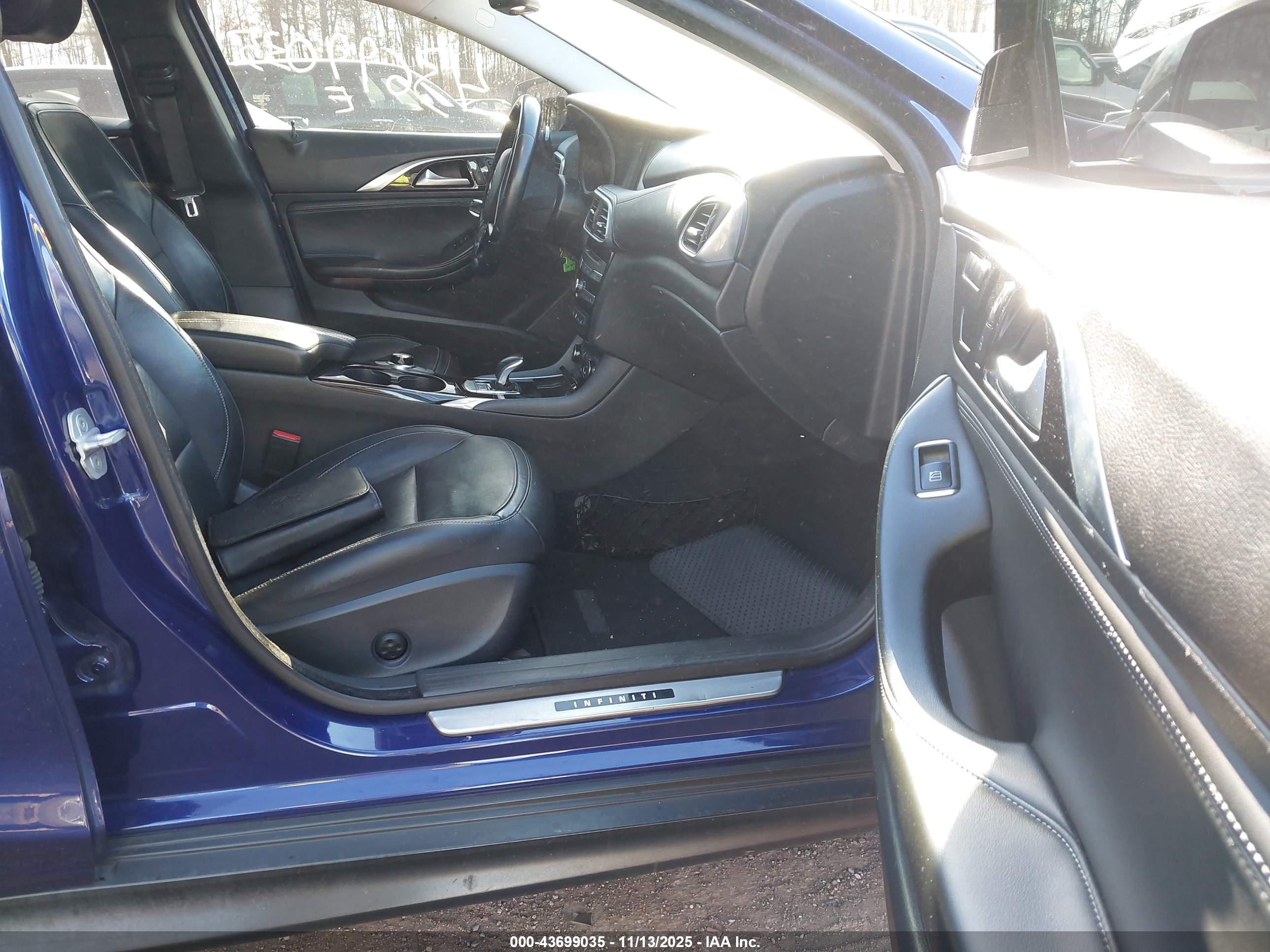 INFINITI QX30 image 5