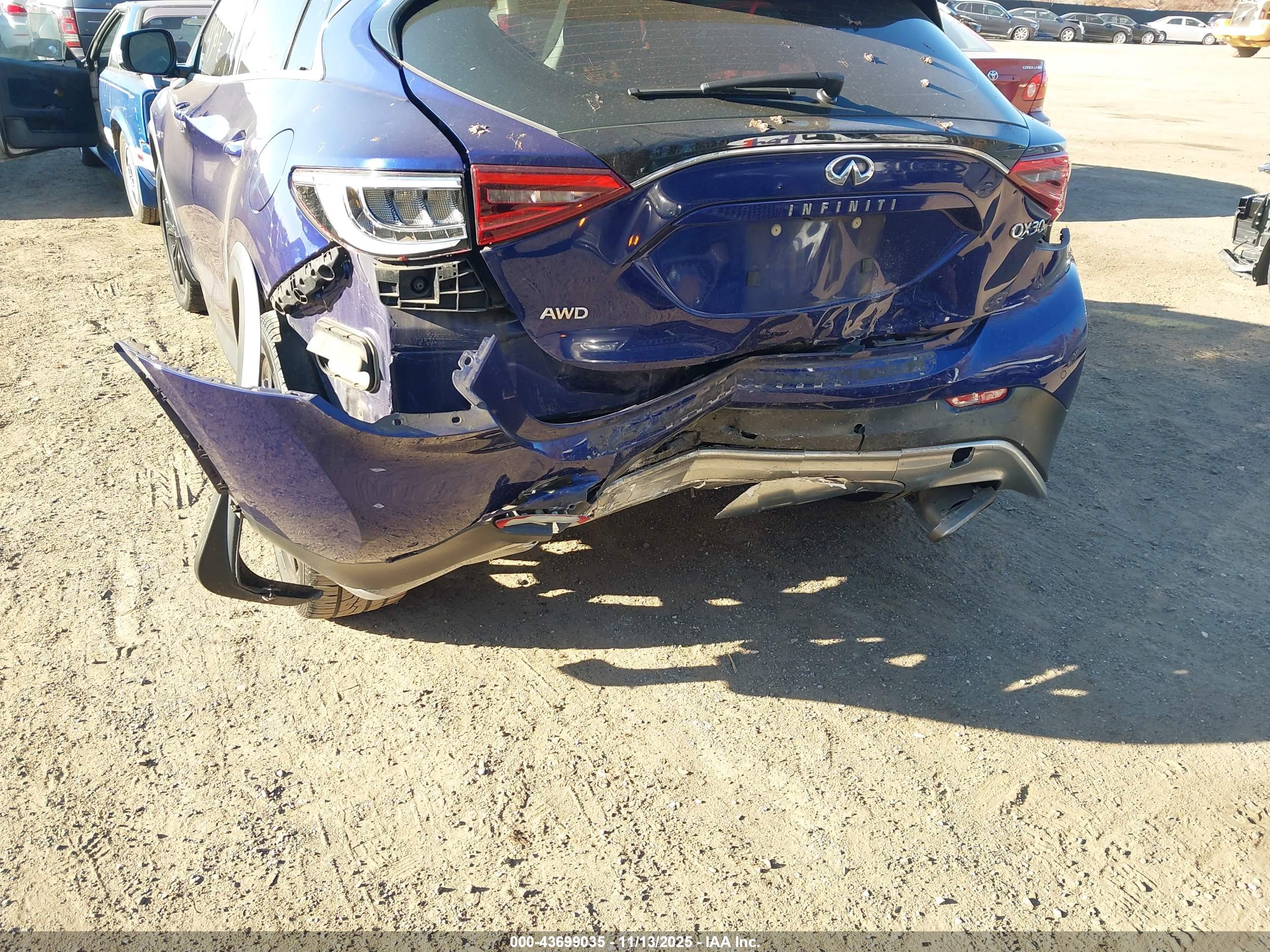 INFINITI QX30 image 6