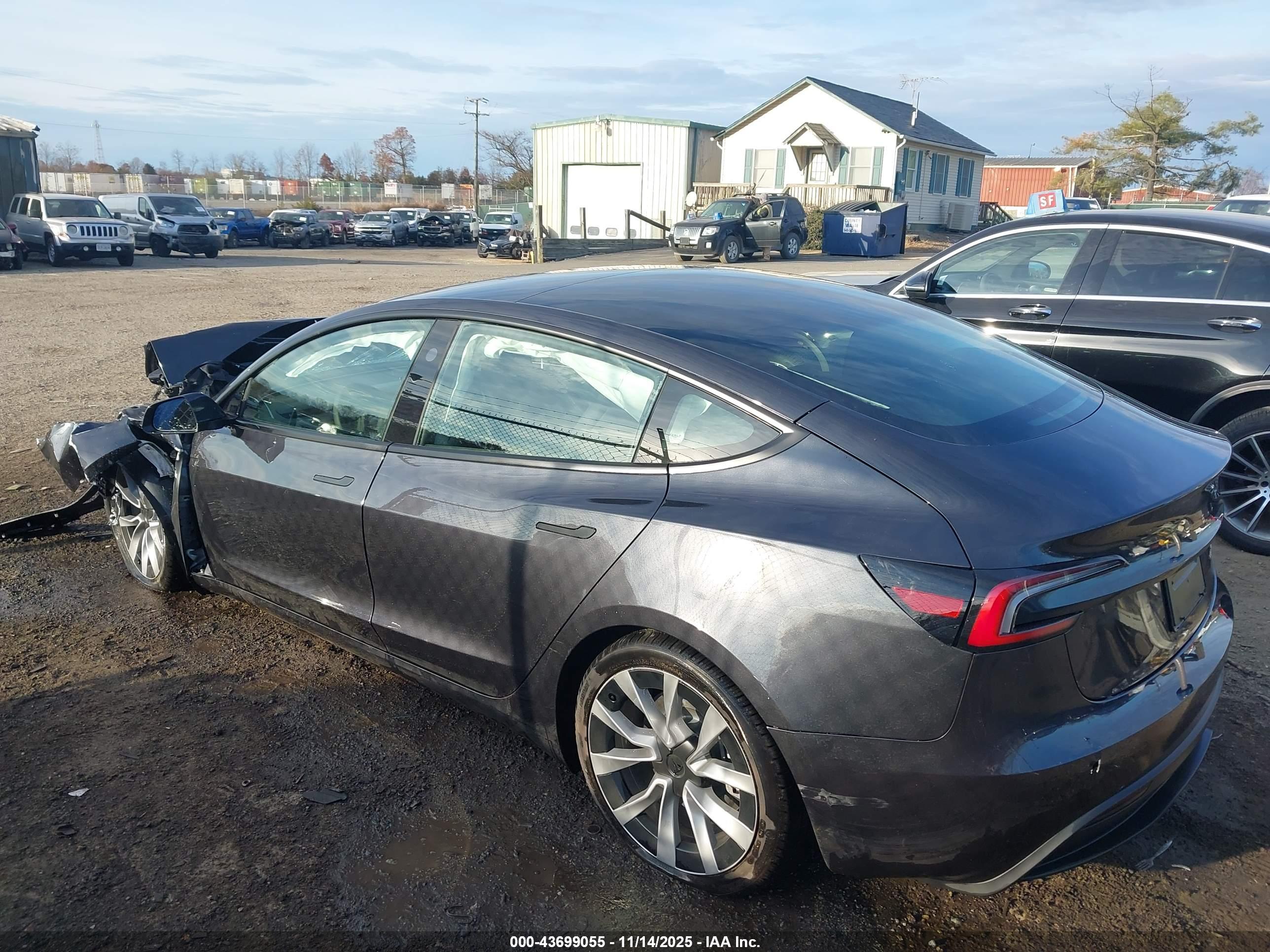 TESLA MODEL image 3