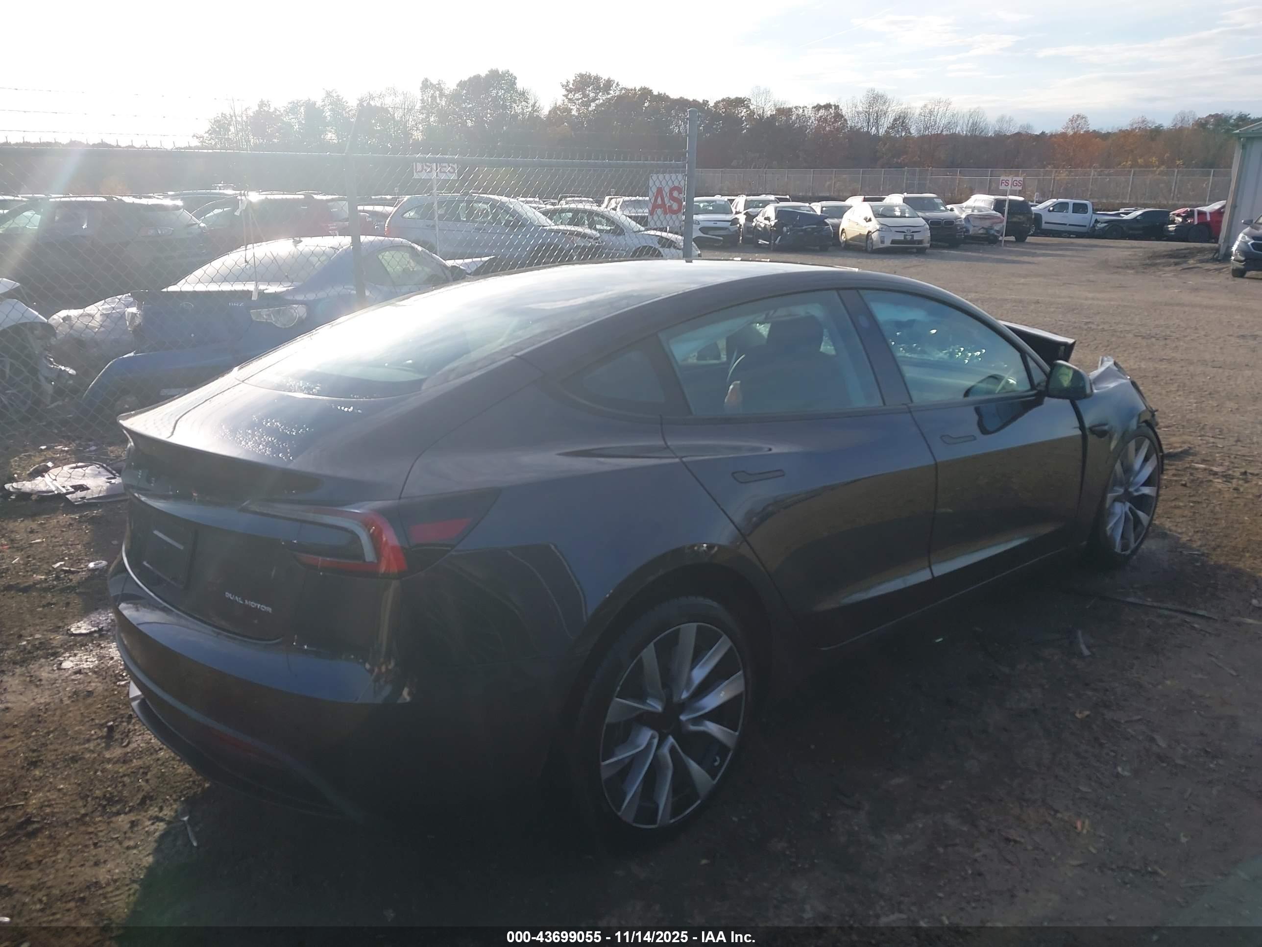 TESLA MODEL image 4
