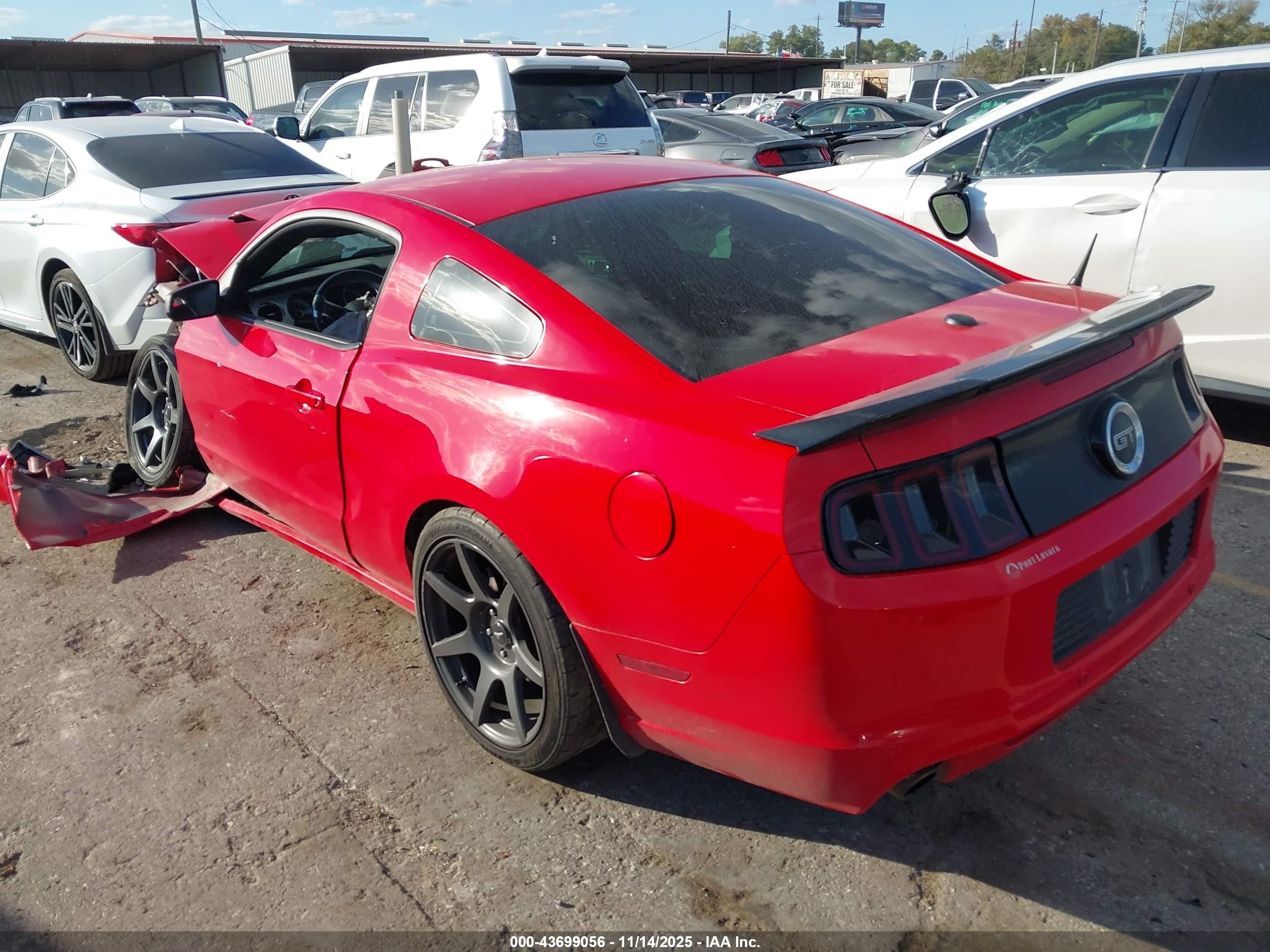 FORD MUSTANG image 3