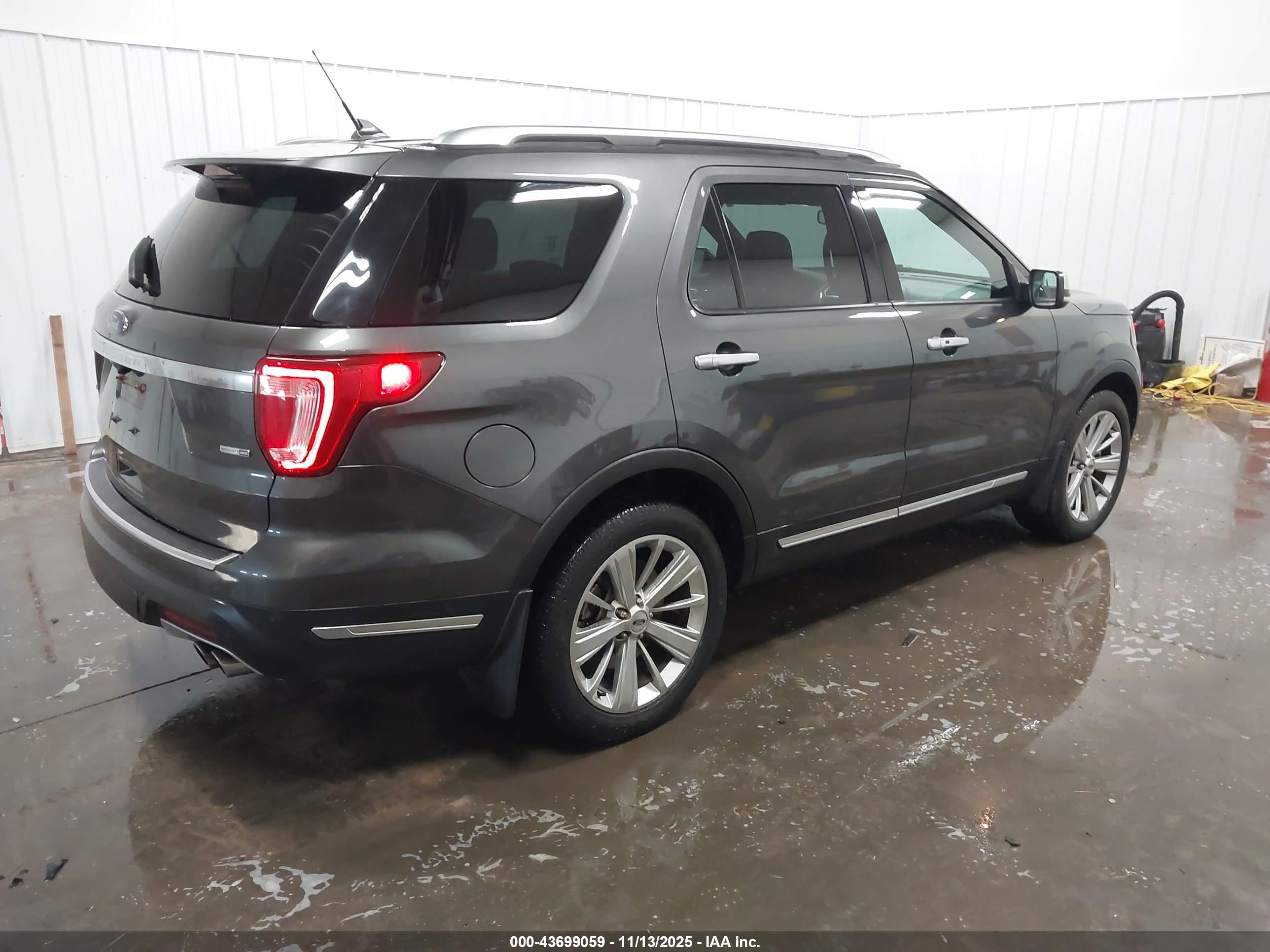 FORD EXPLORER image 4