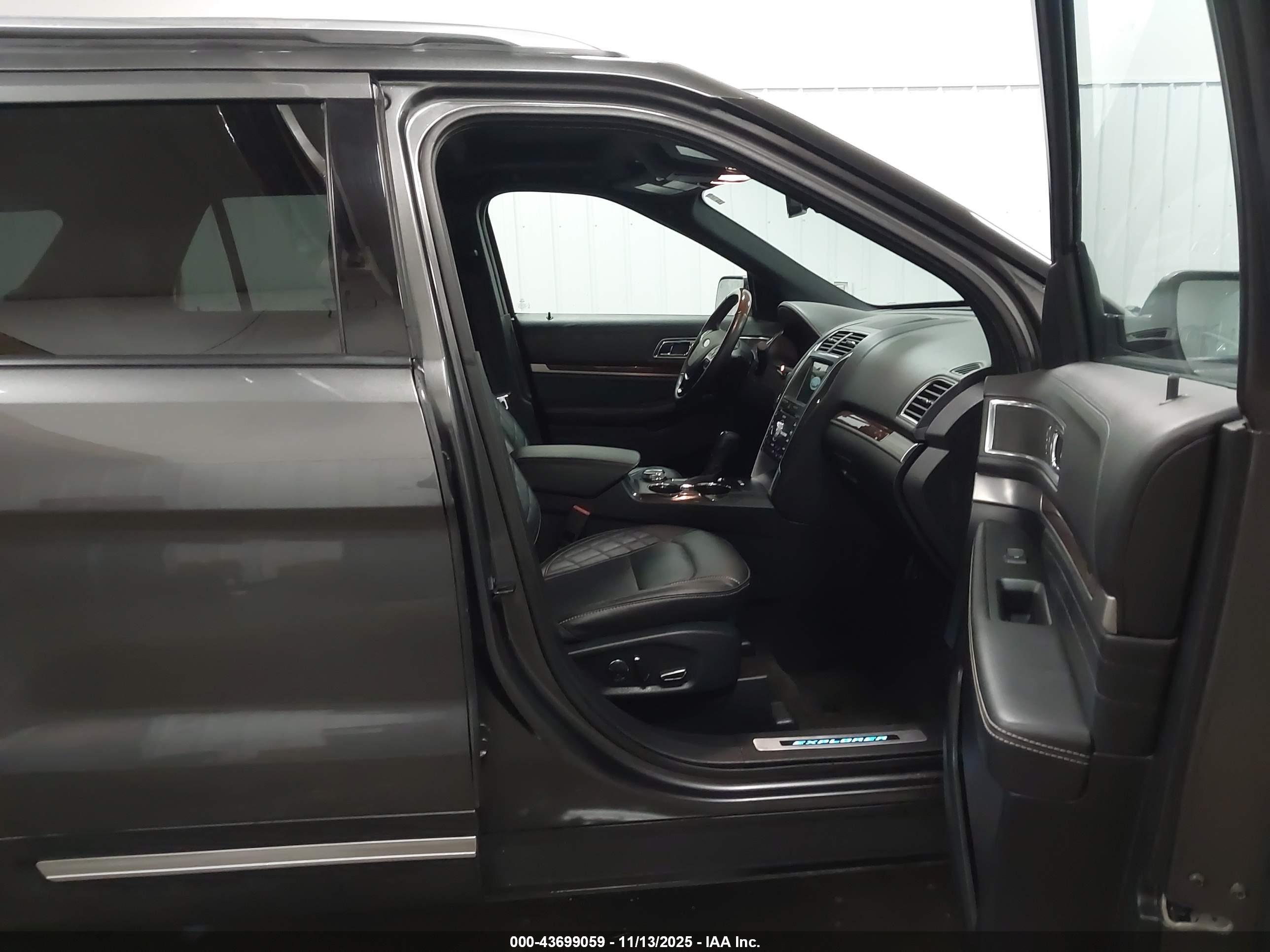 FORD EXPLORER image 5