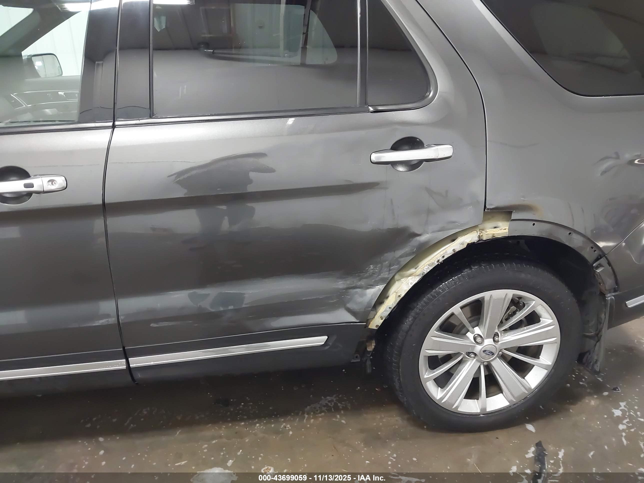 FORD EXPLORER image 6