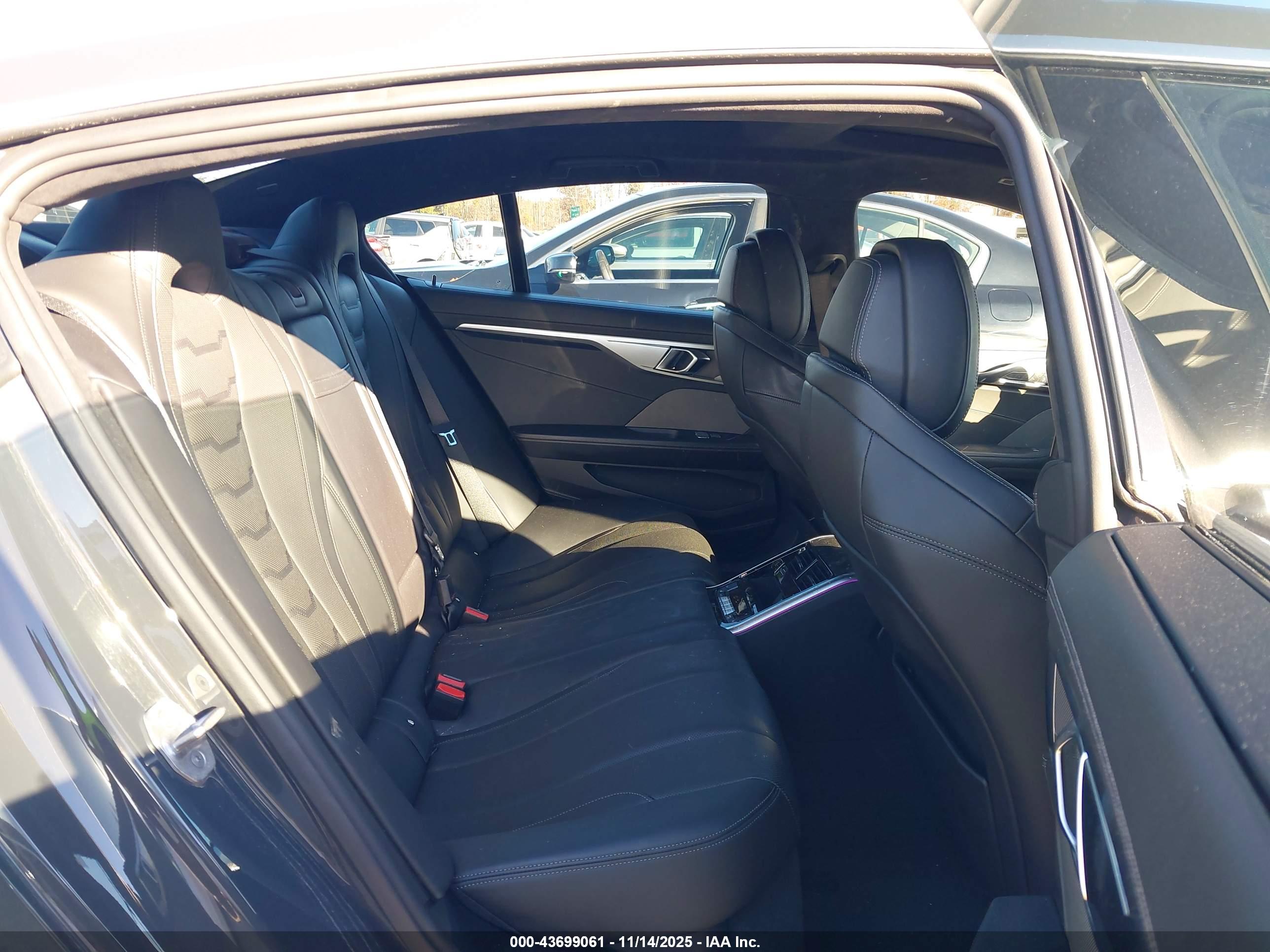 BMW M850I image 8