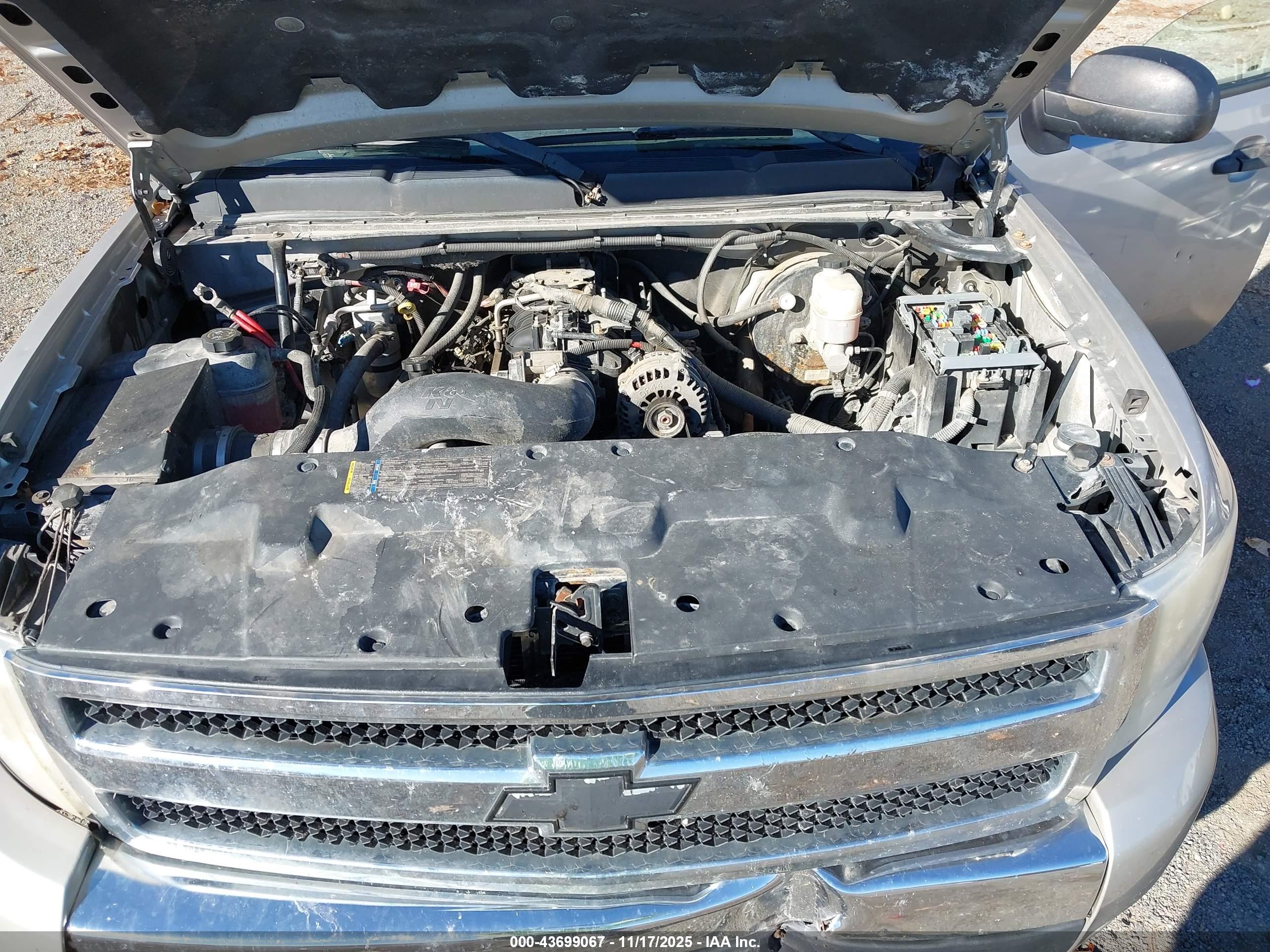 CHEVROLET SILVERADO image 10