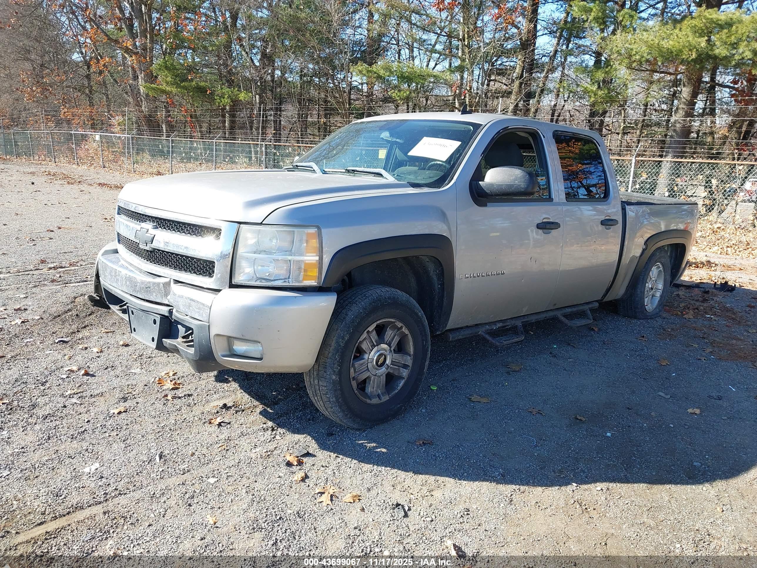 CHEVROLET SILVERADO image 2