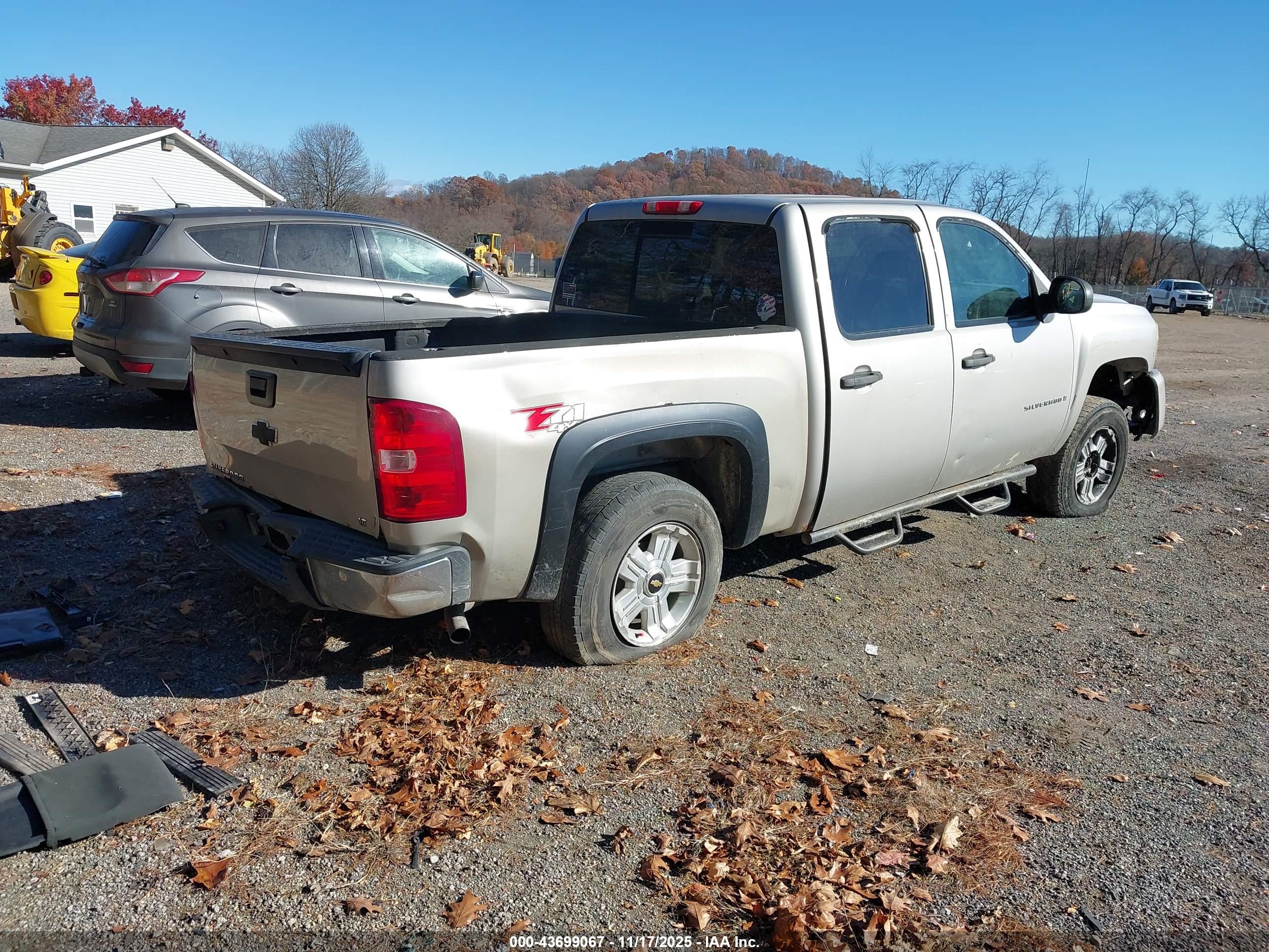 CHEVROLET SILVERADO image 4