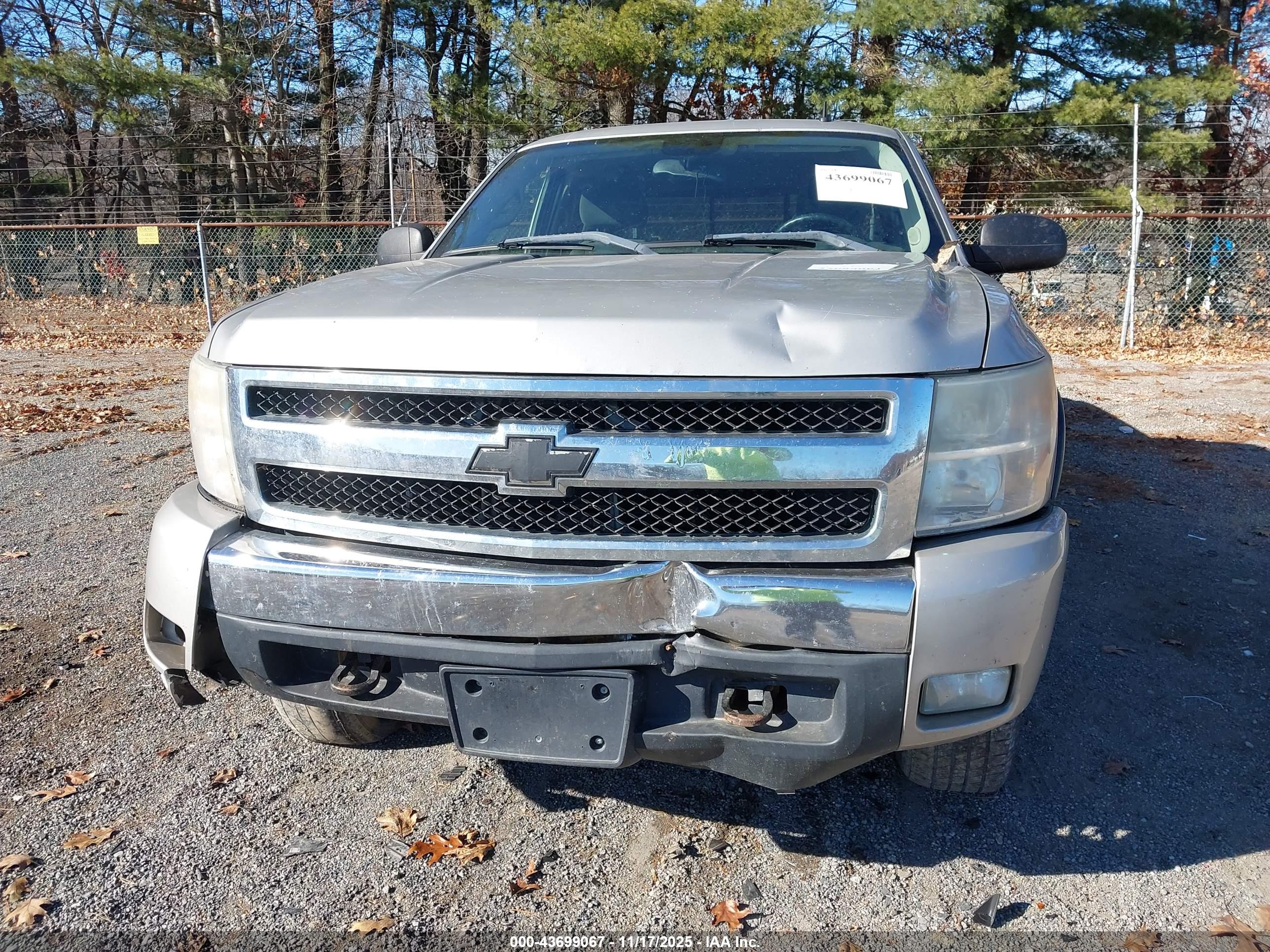 CHEVROLET SILVERADO image 6