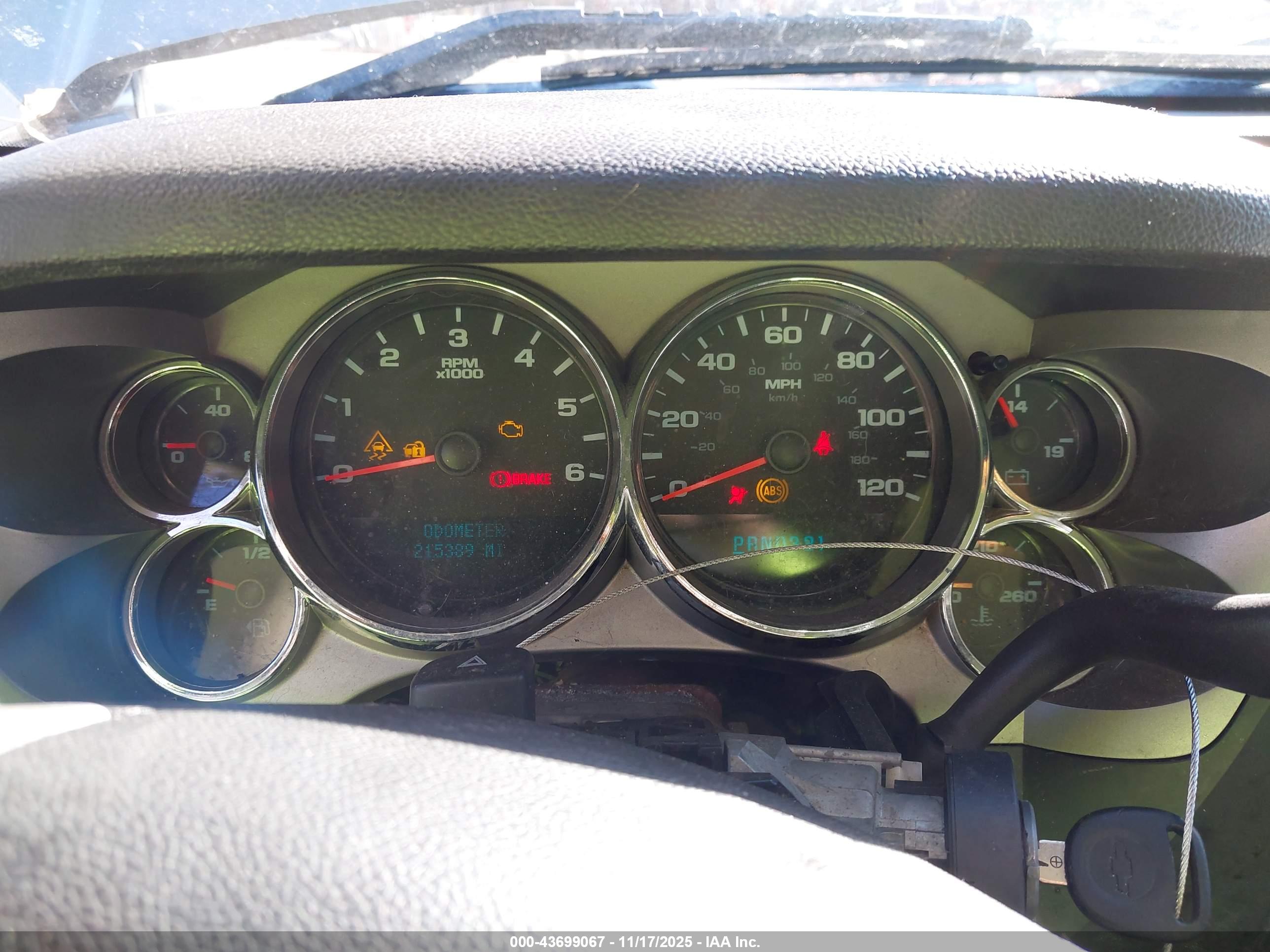 CHEVROLET SILVERADO image 7