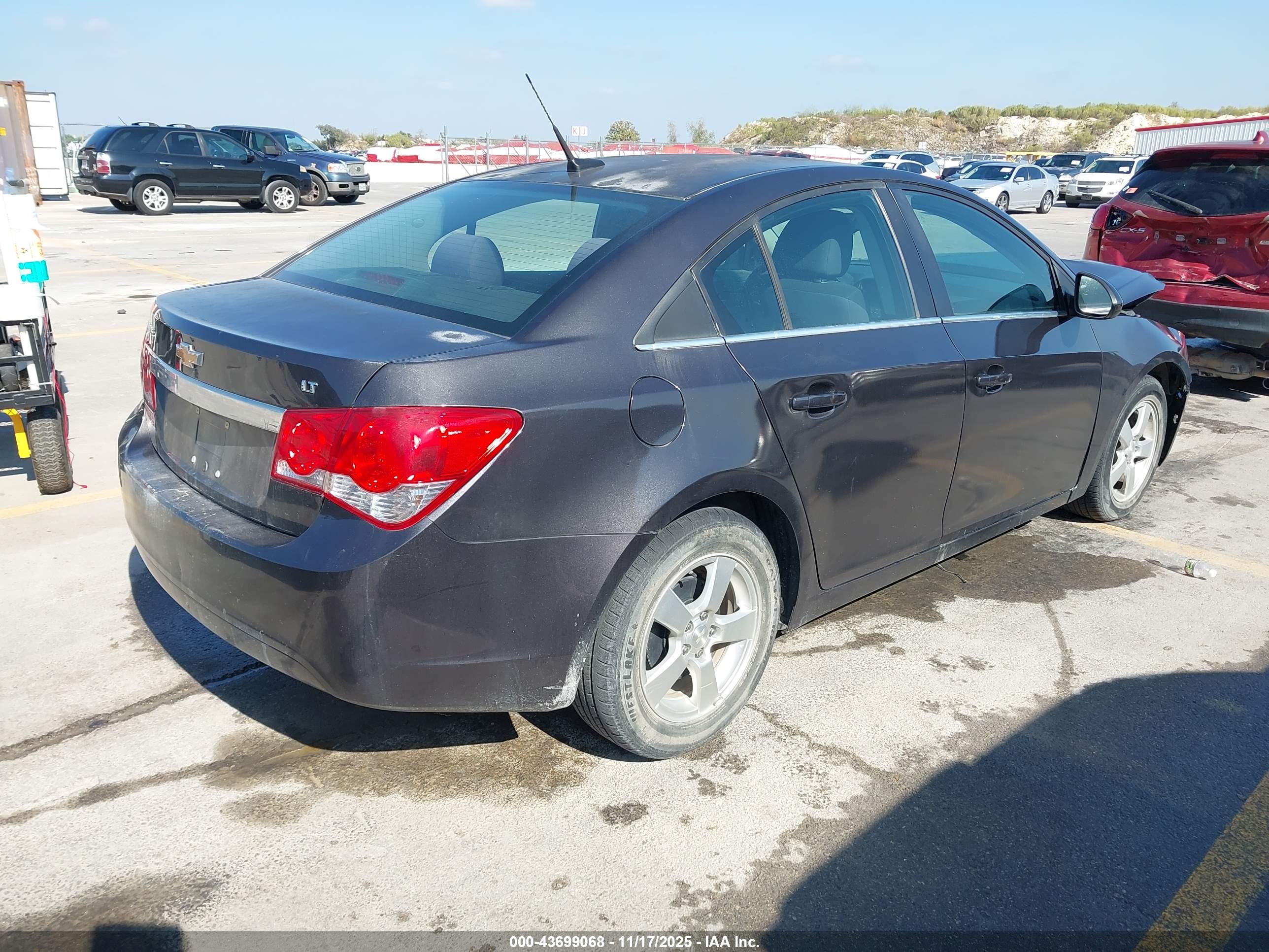 CHEVROLET CRUZE image 4