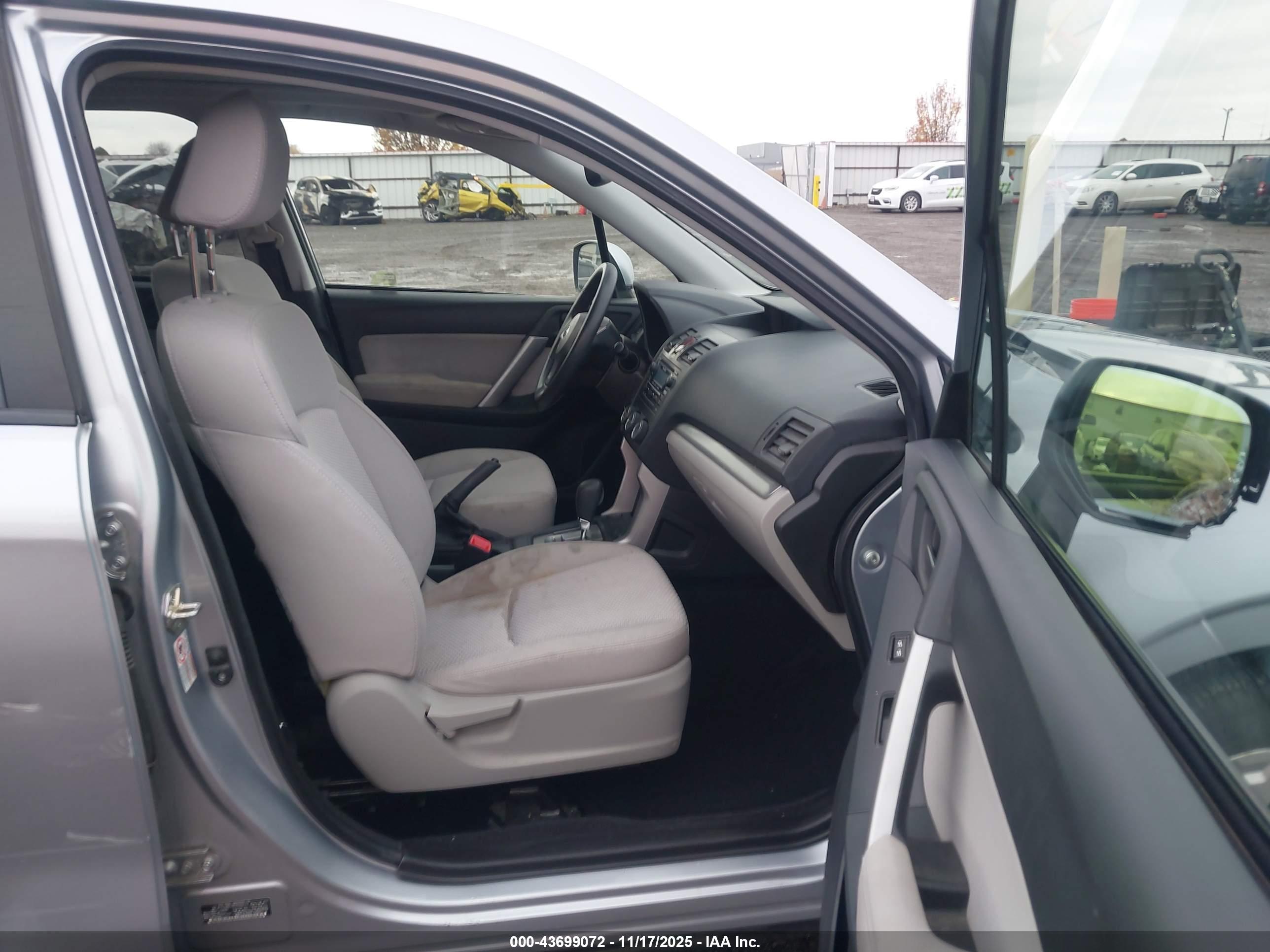 SUBARU FORESTER image 5