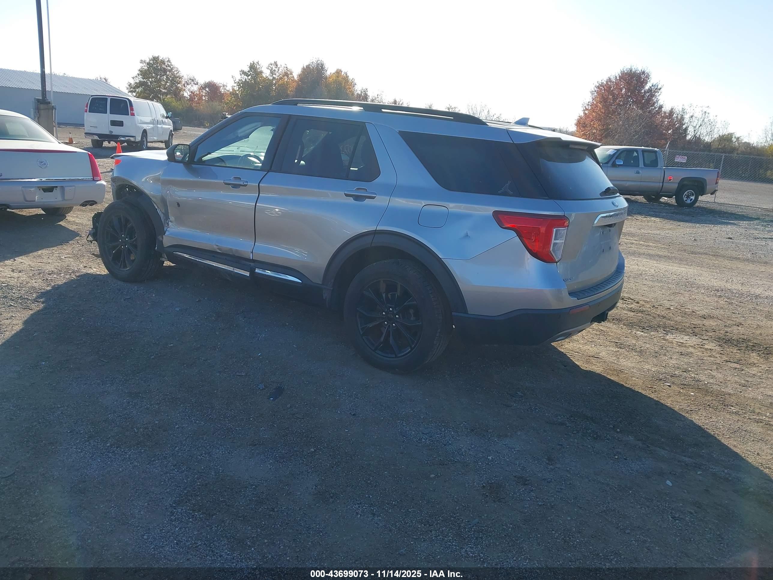 FORD EXPLORER image 3