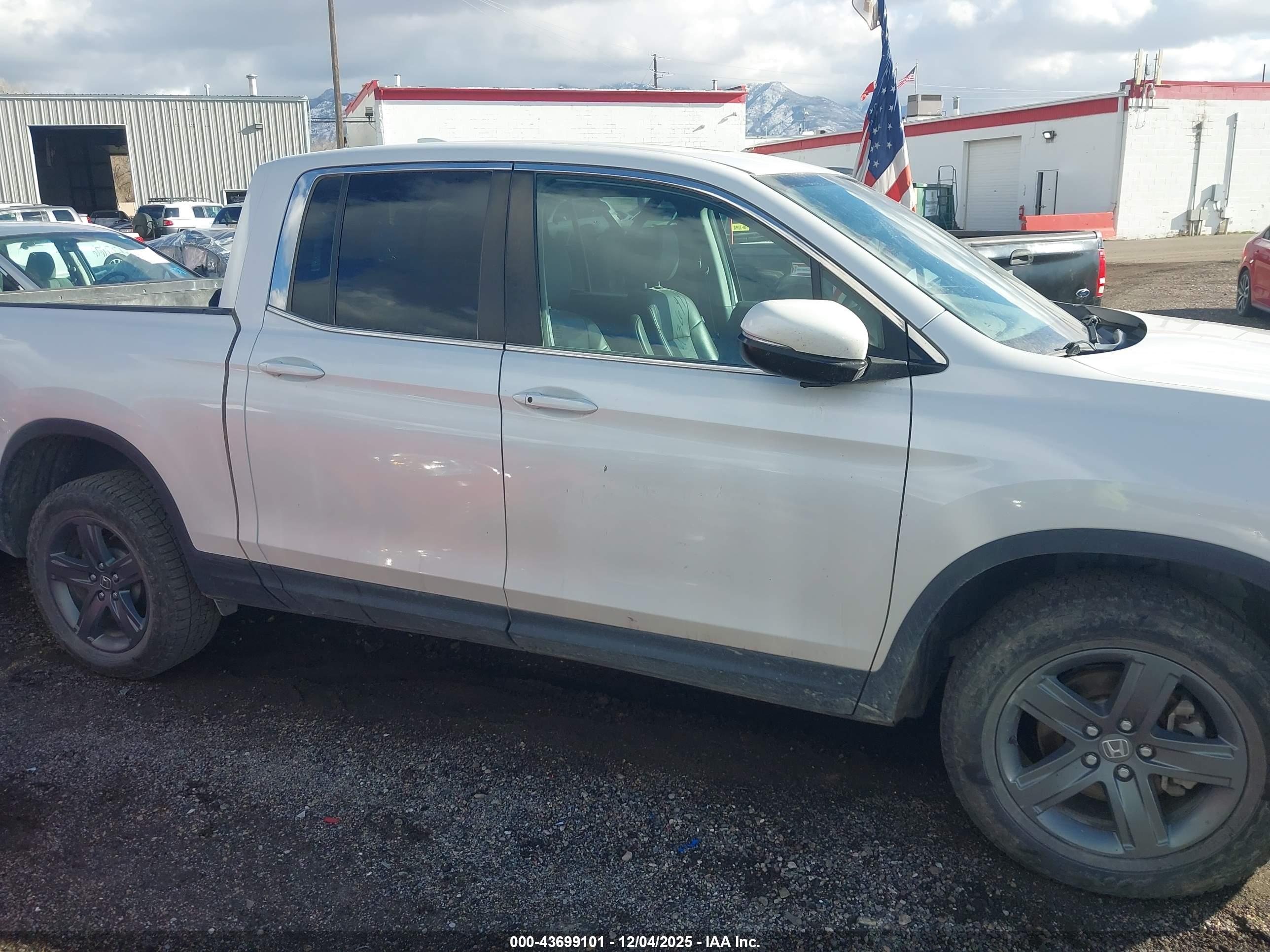 HONDA RIDGELINE image 6