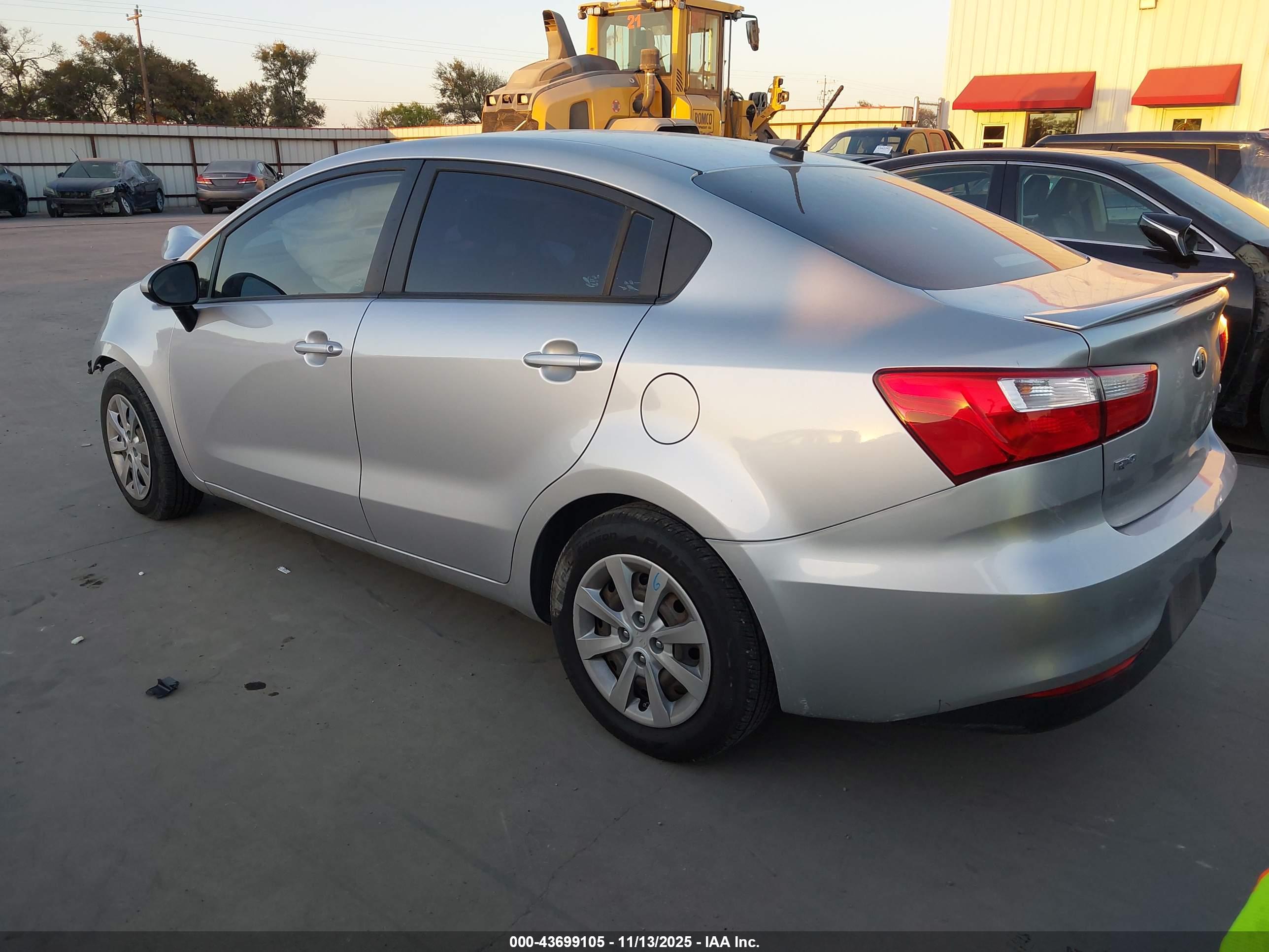 KIA RIO image 3