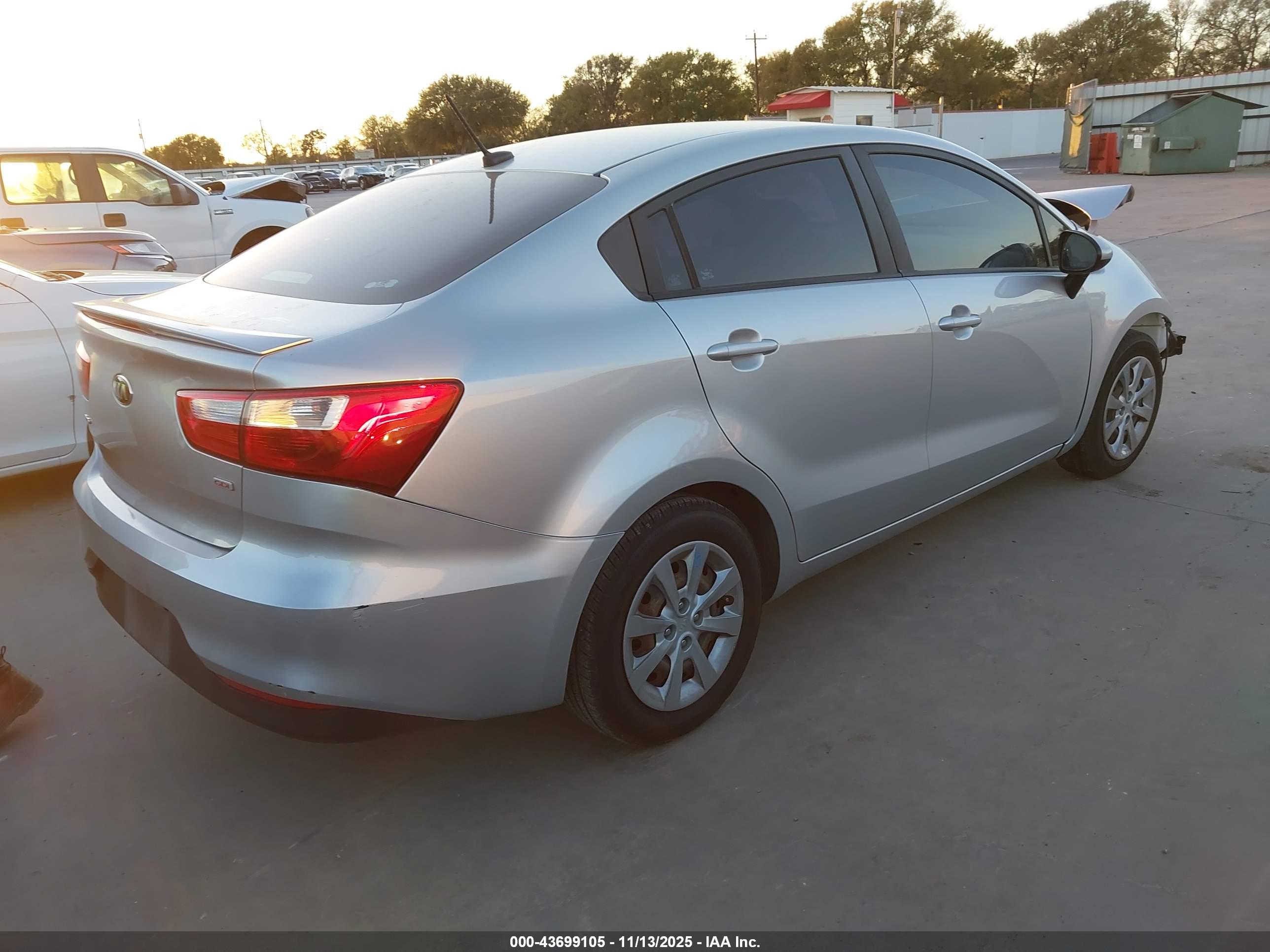 KIA RIO image 4