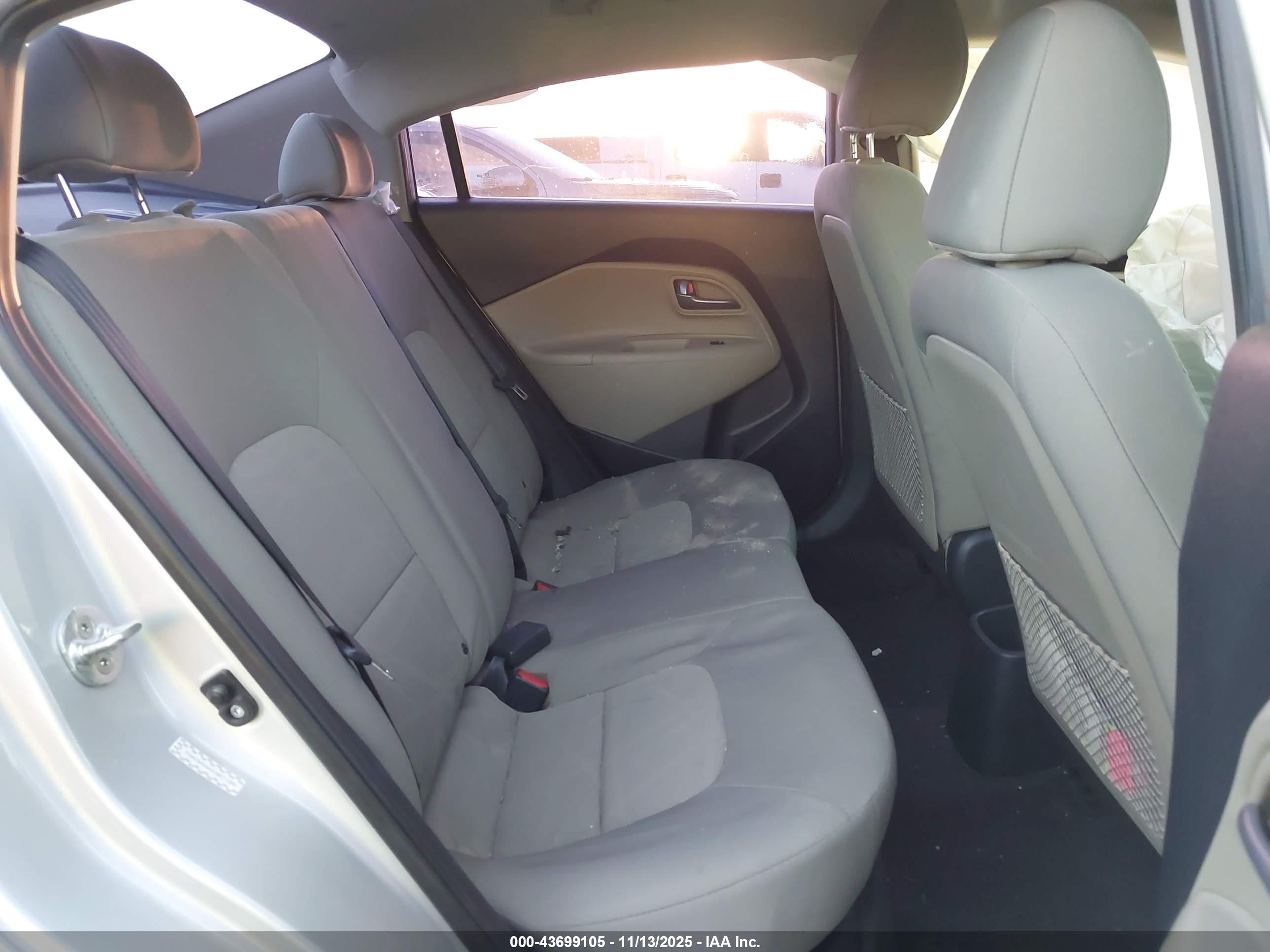 KIA RIO image 8