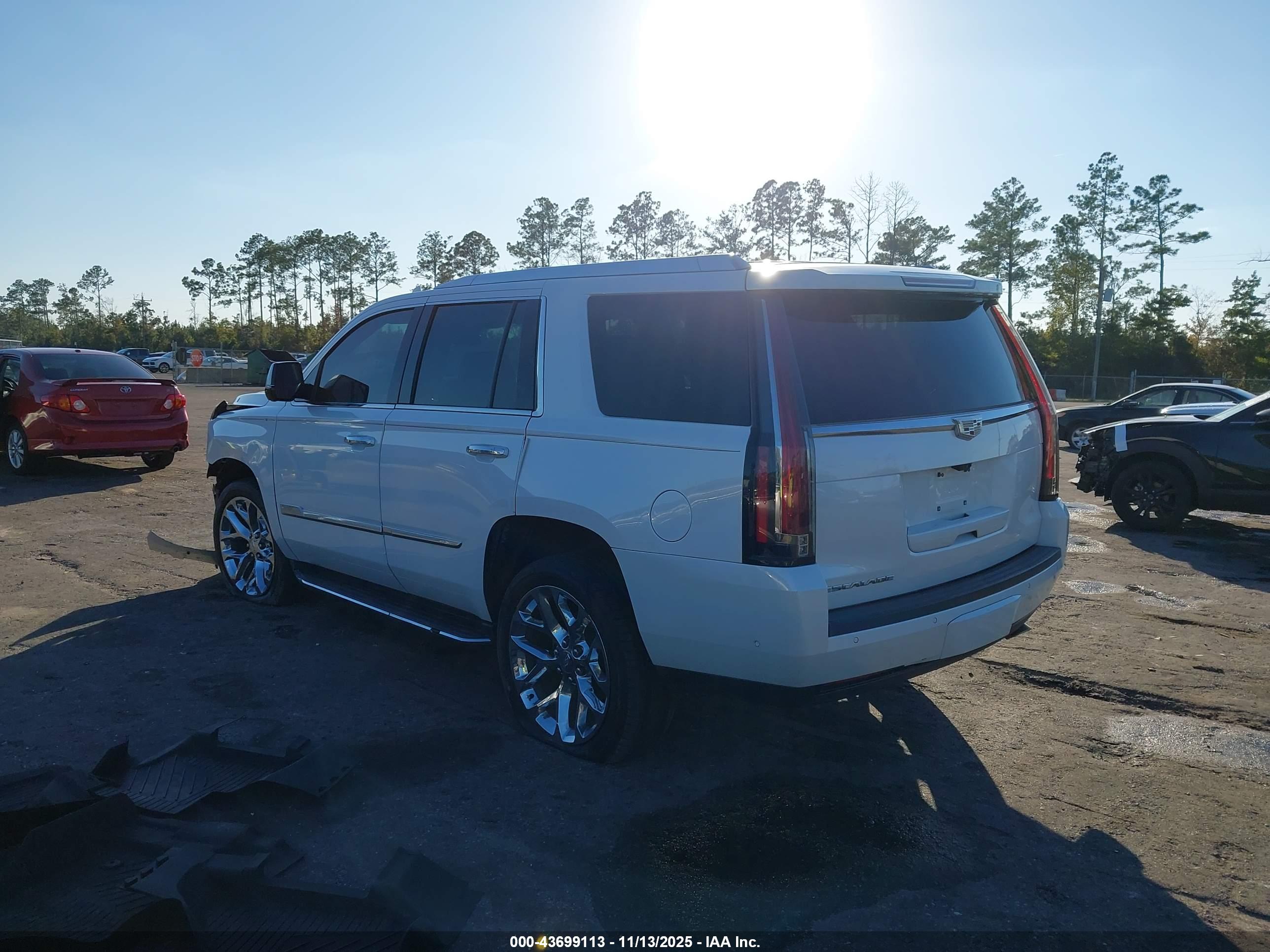 CADILLAC ESCALADE image 3