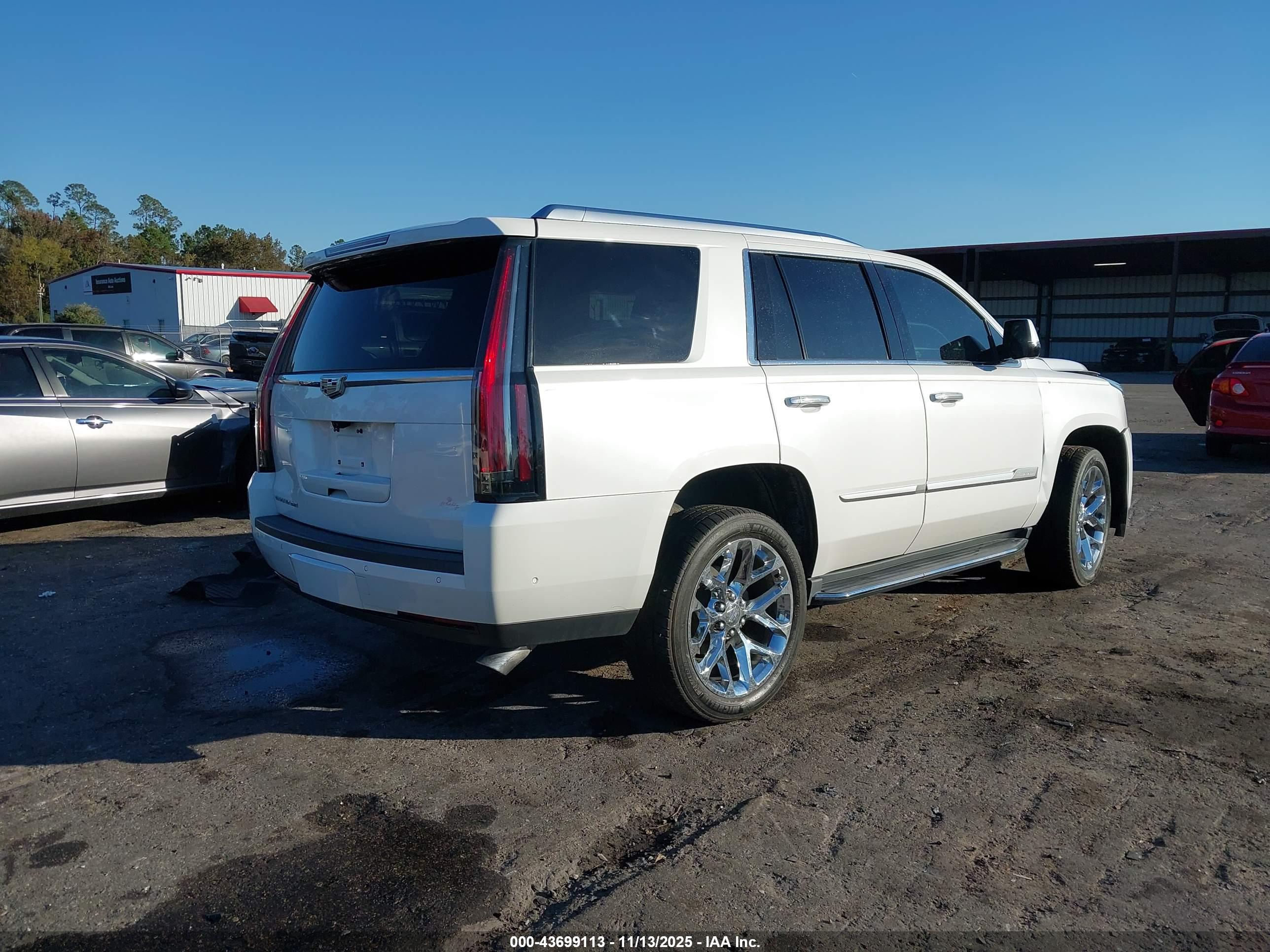 CADILLAC ESCALADE image 4