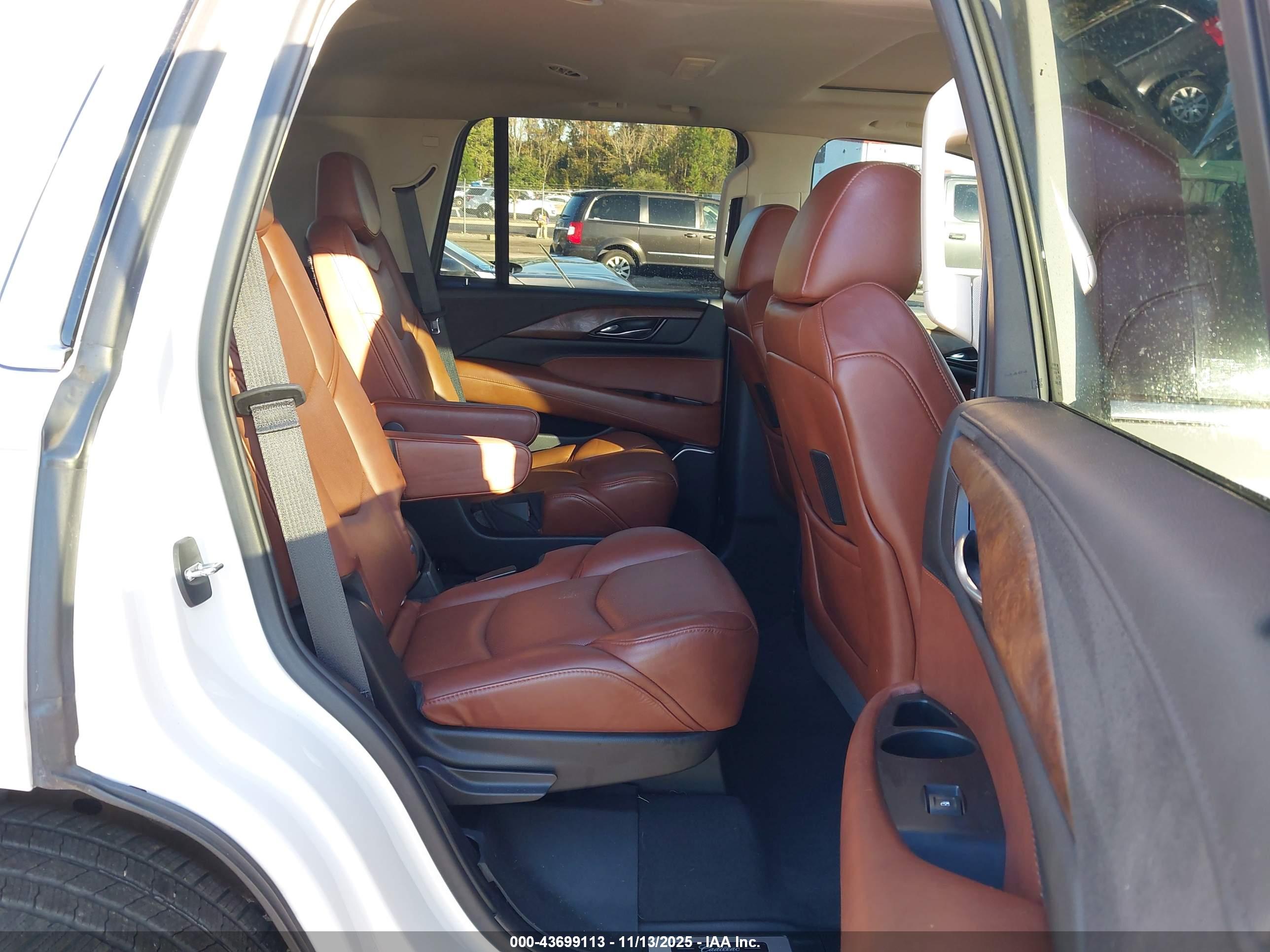 CADILLAC ESCALADE image 8