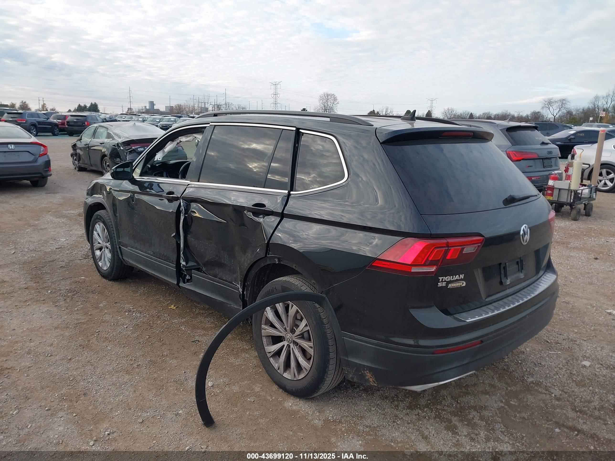 VOLKSWAGEN TIGUAN image 3