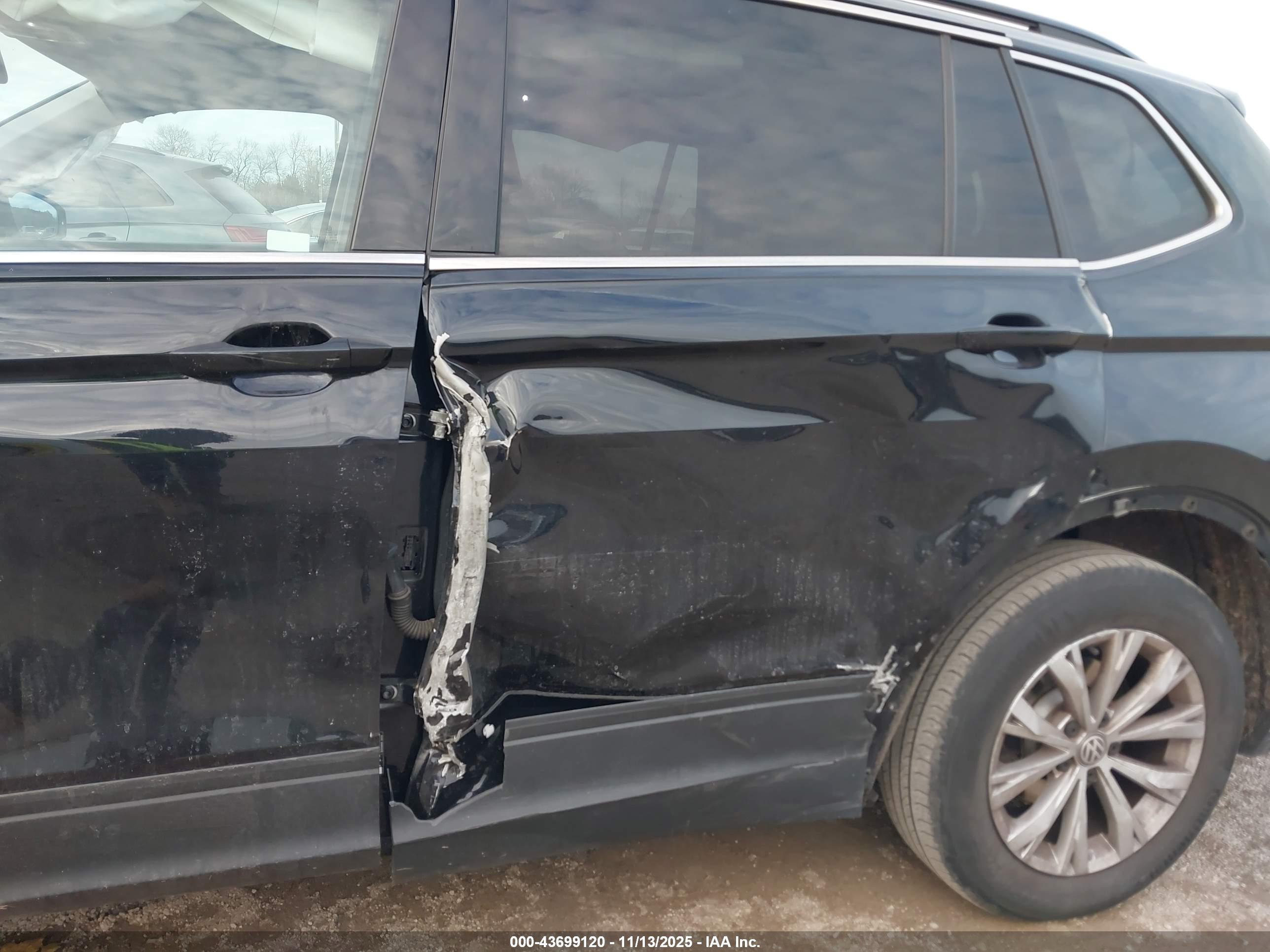 VOLKSWAGEN TIGUAN image 6