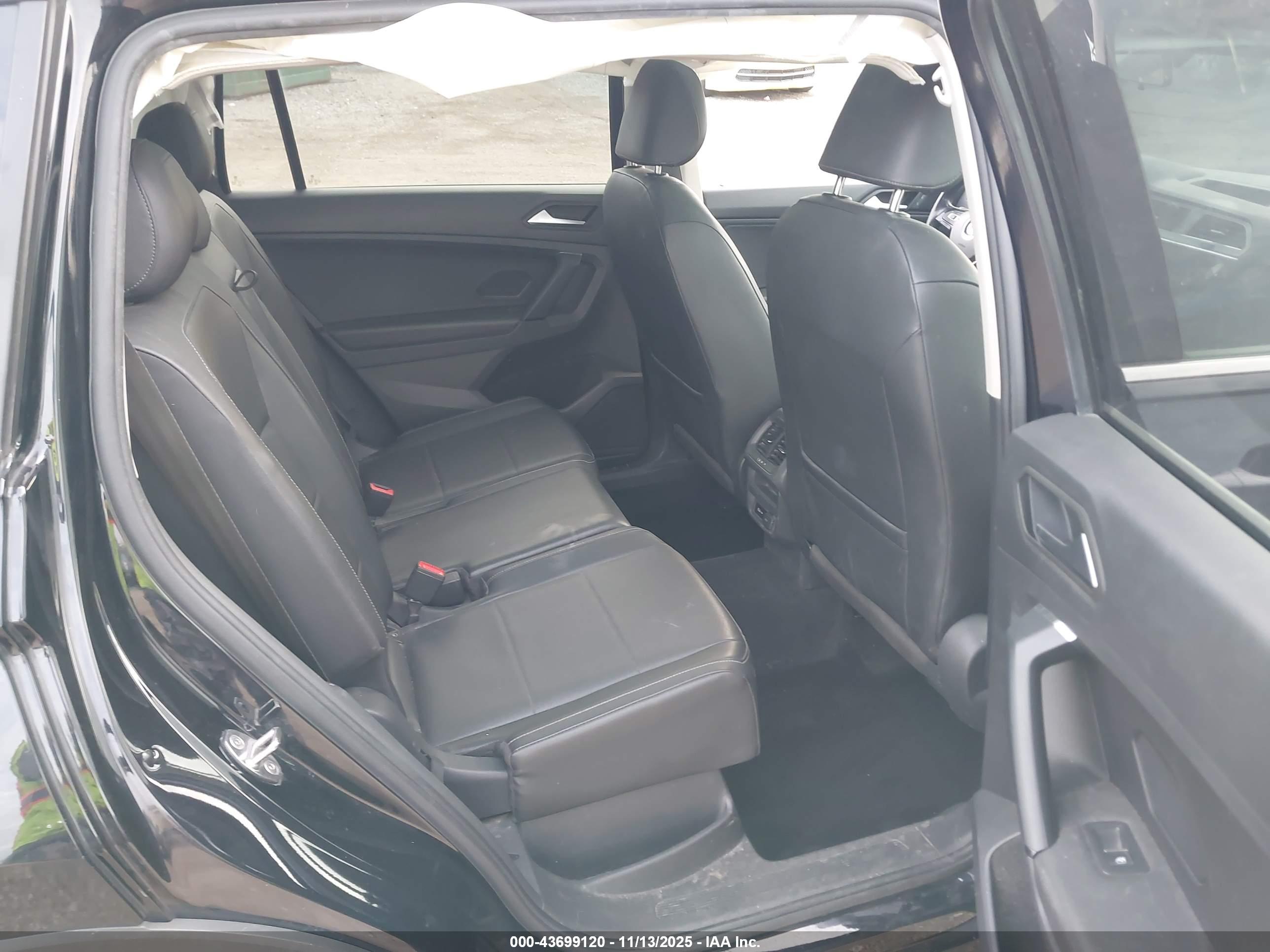 VOLKSWAGEN TIGUAN image 8