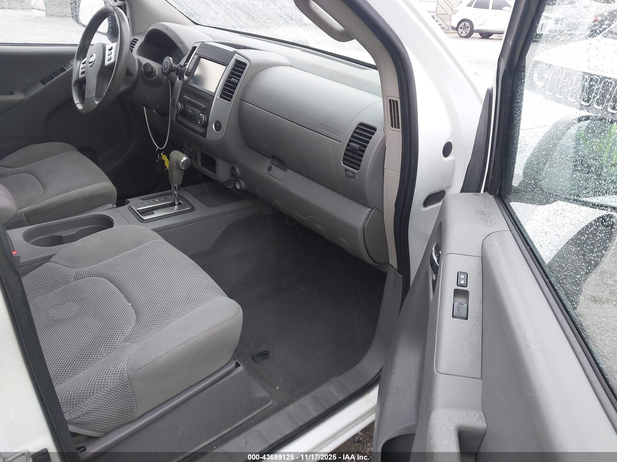 NISSAN FRONTIER image 5