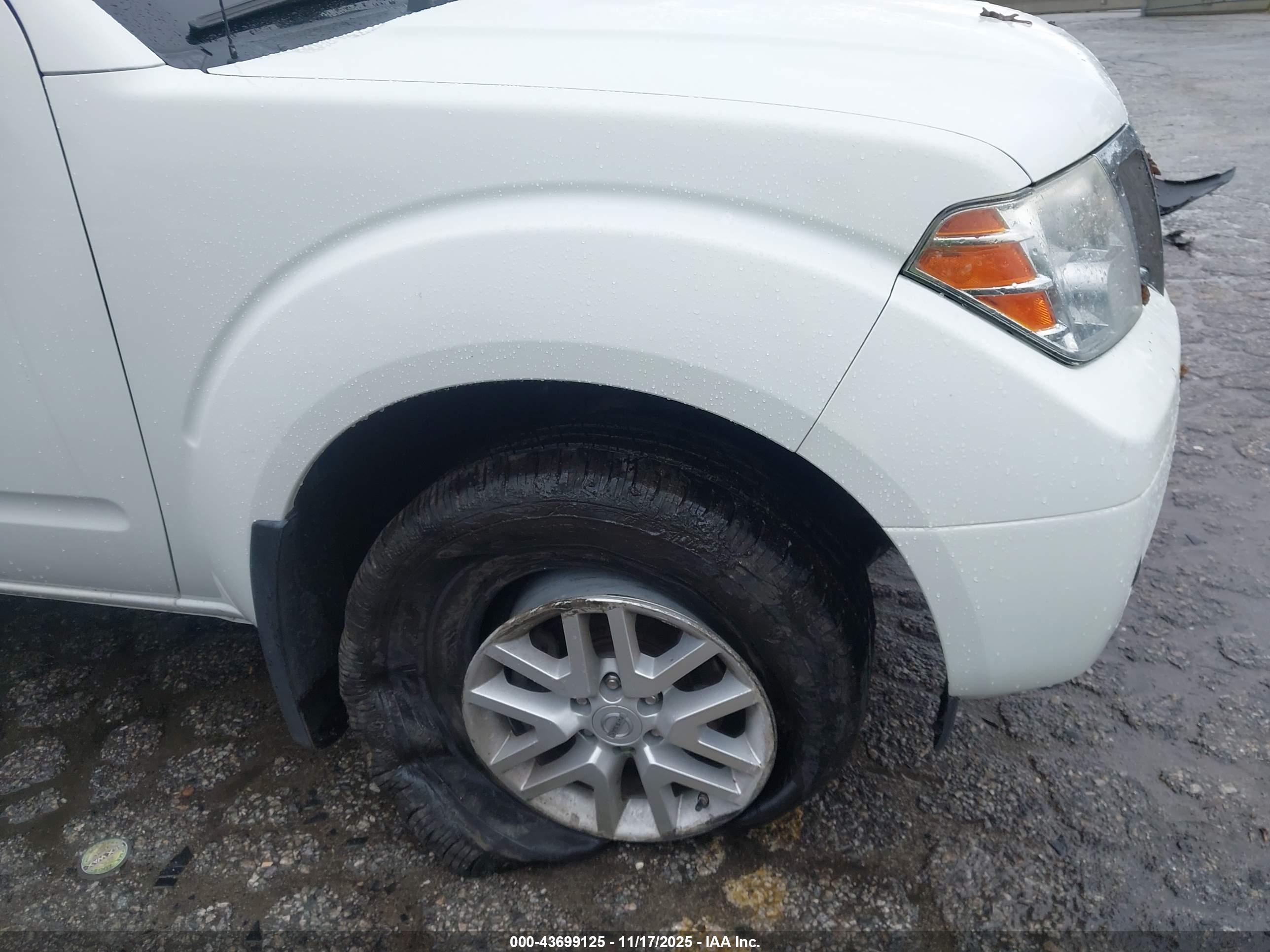 NISSAN FRONTIER image 6