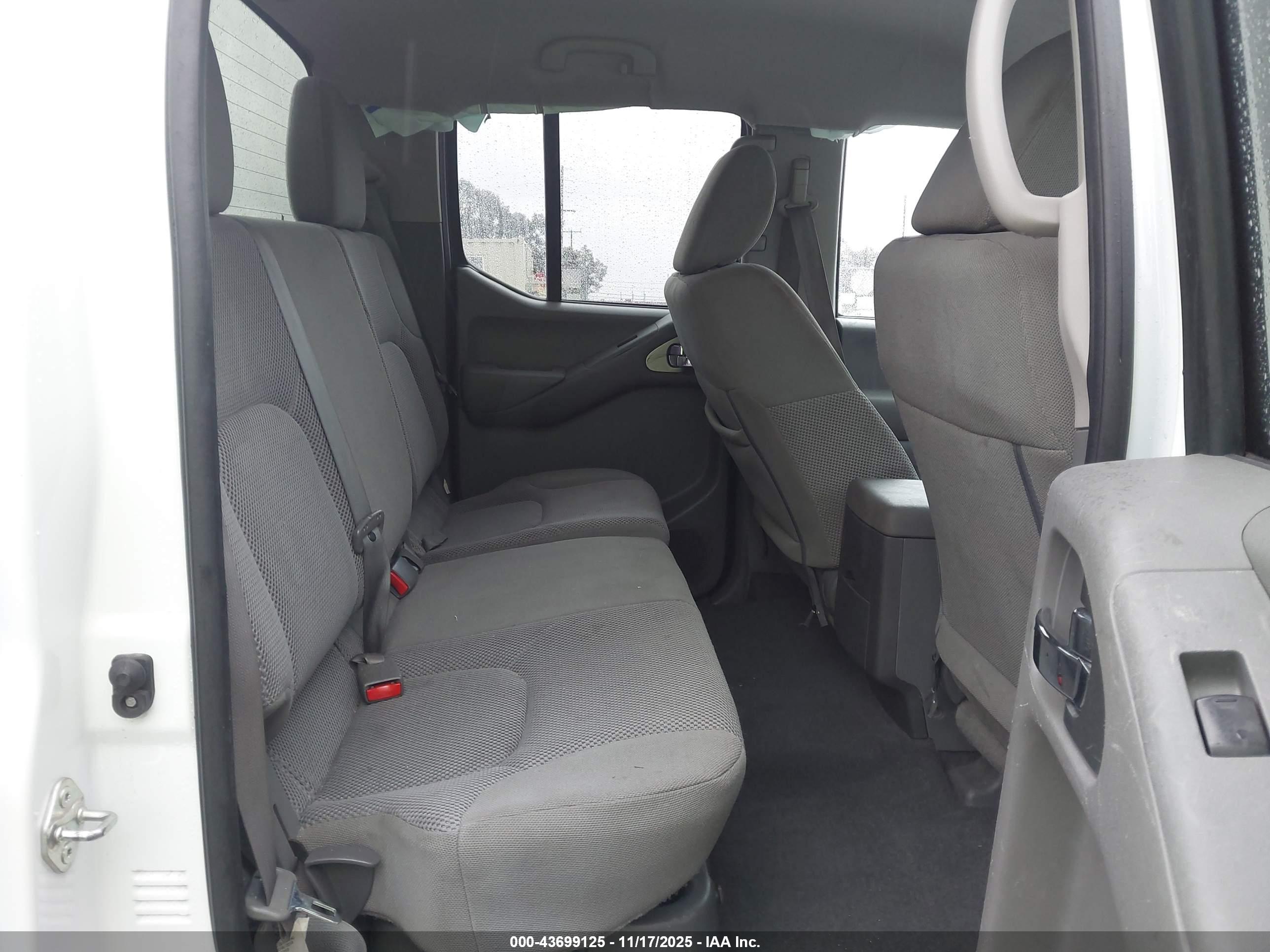 NISSAN FRONTIER image 8