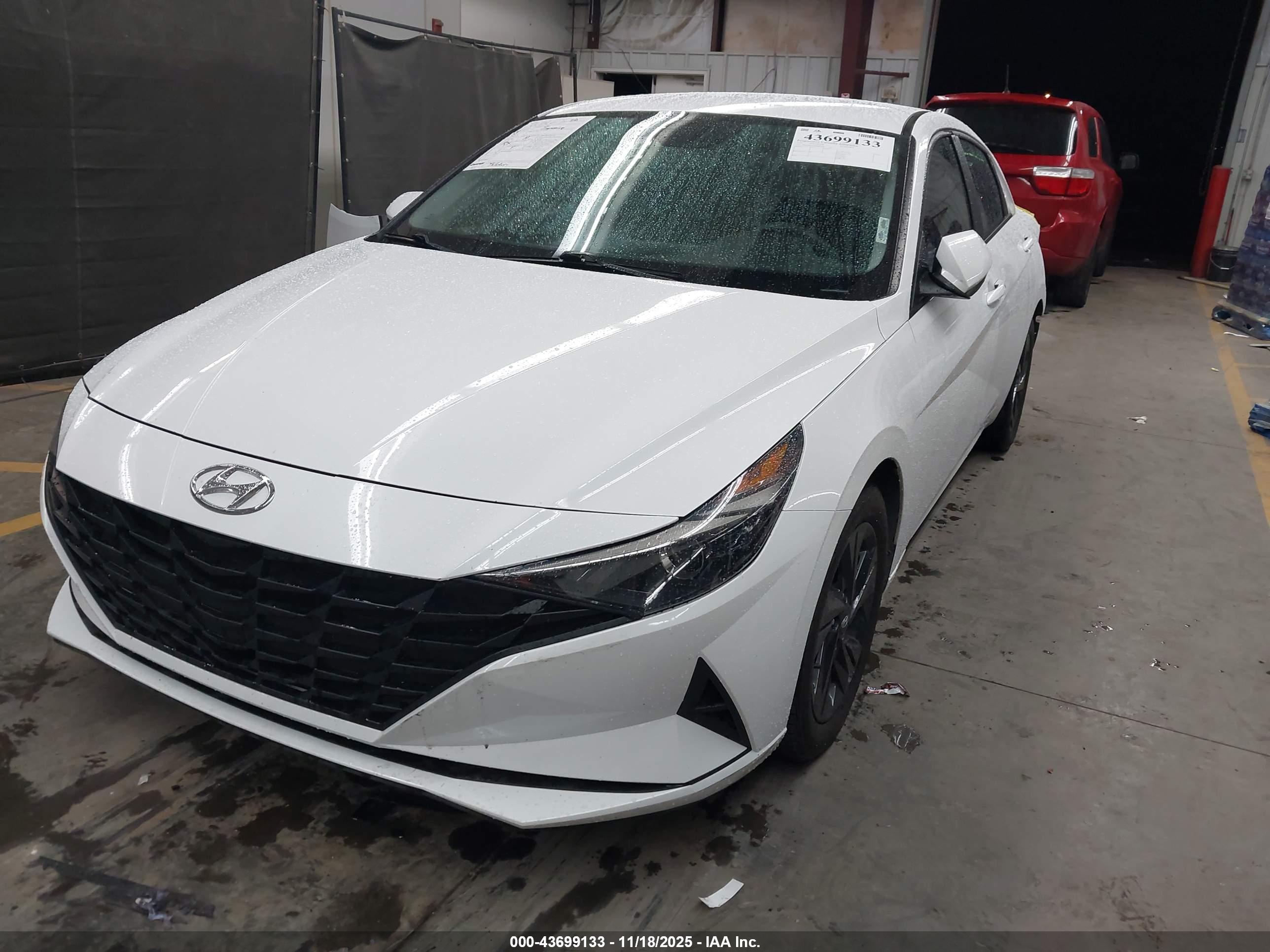 HYUNDAI ELANTRA image 2