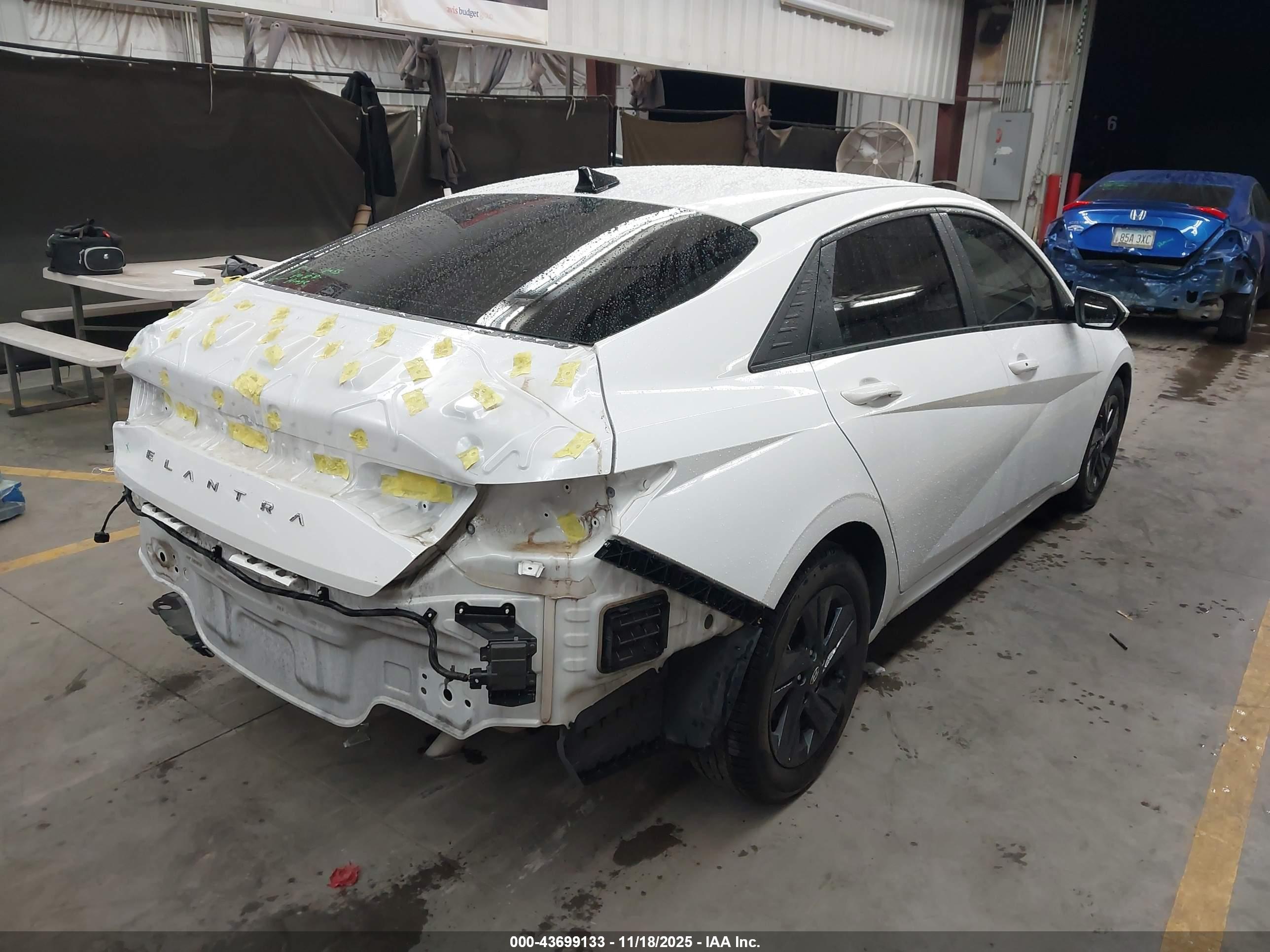 HYUNDAI ELANTRA image 4