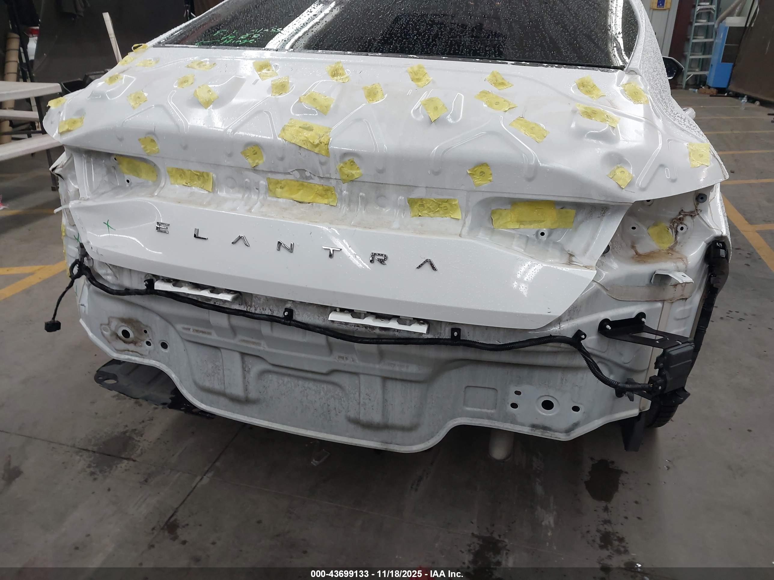 HYUNDAI ELANTRA image 6