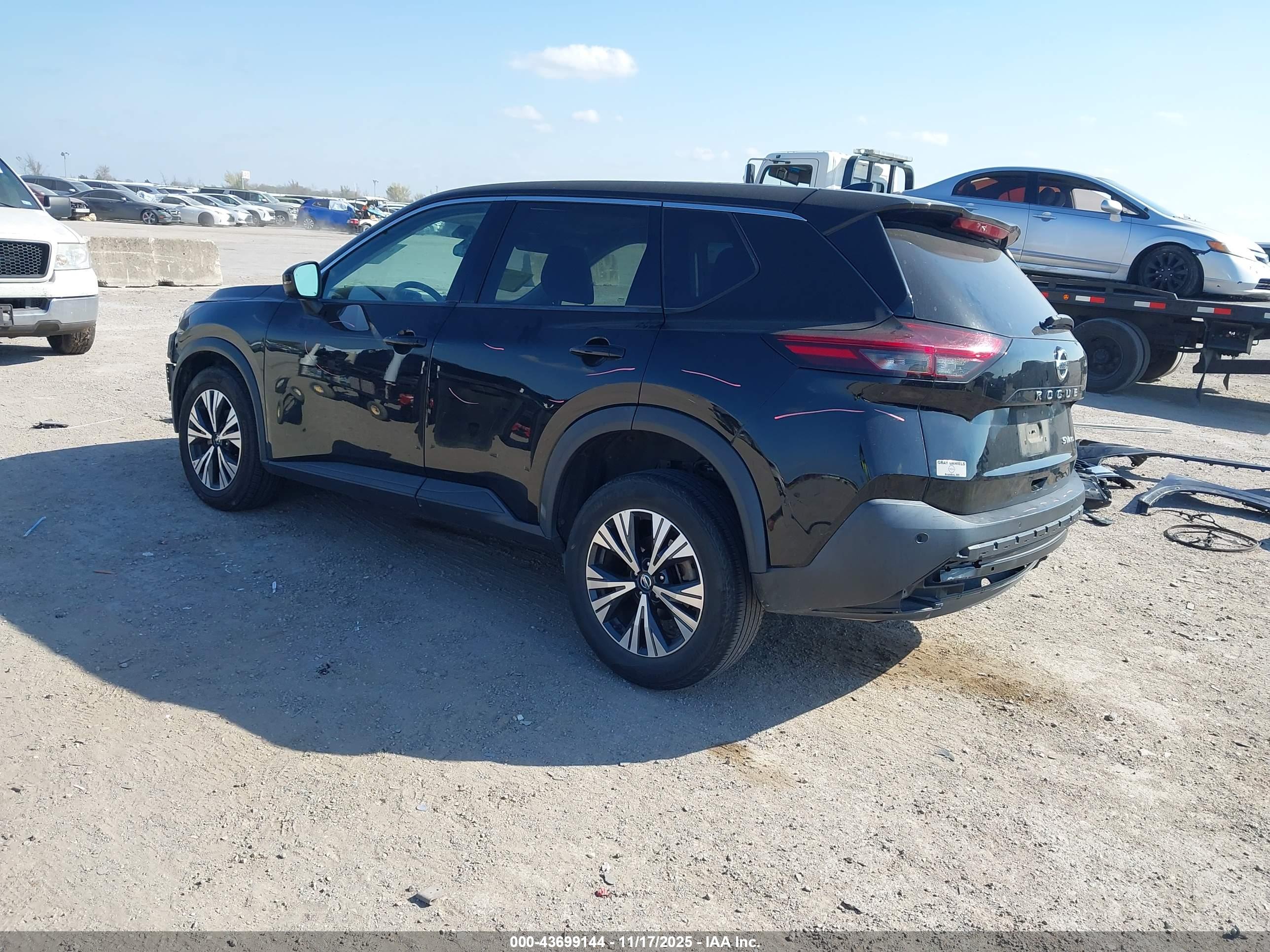 NISSAN ROGUE image 3