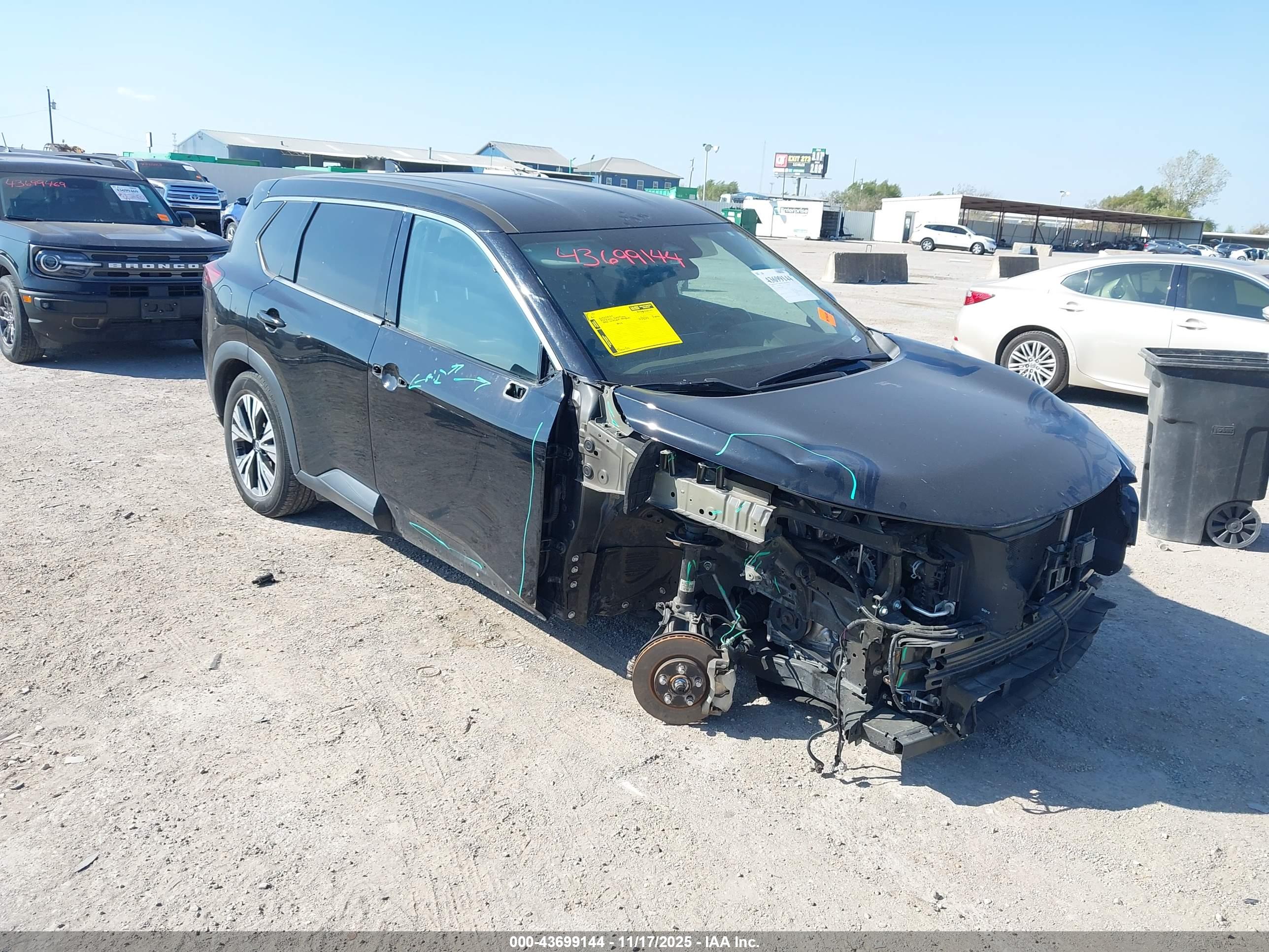 NISSAN ROGUE image 6