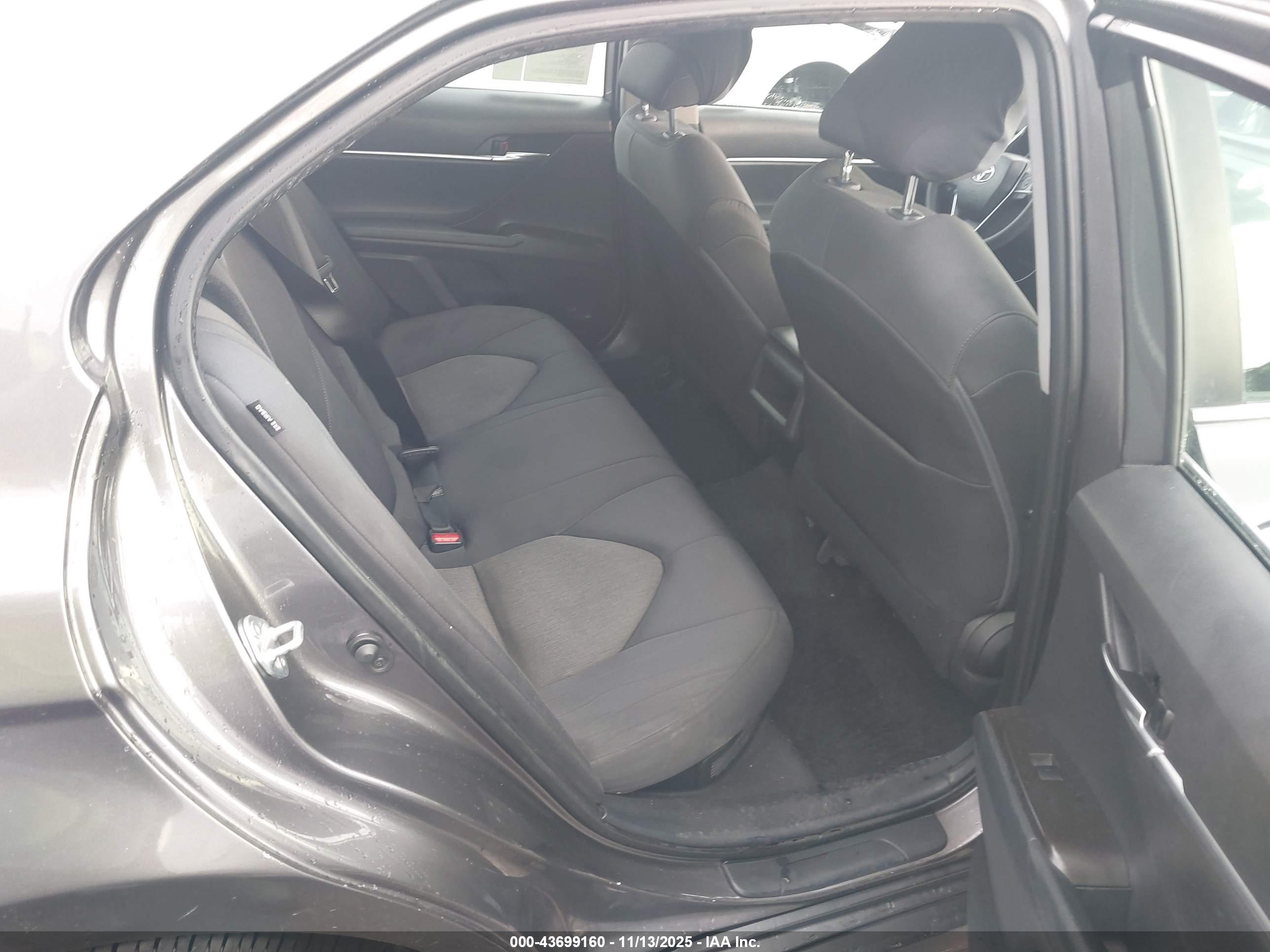 TOYOTA CAMRY image 8